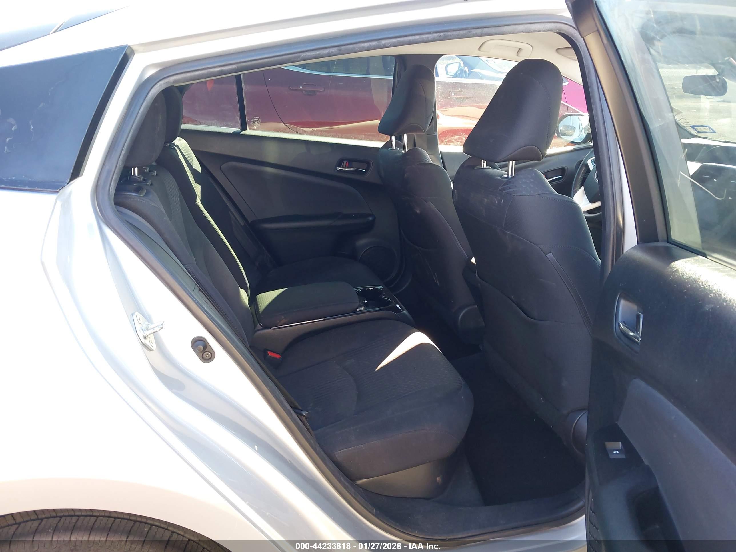 TOYOTA PRIUS image 8