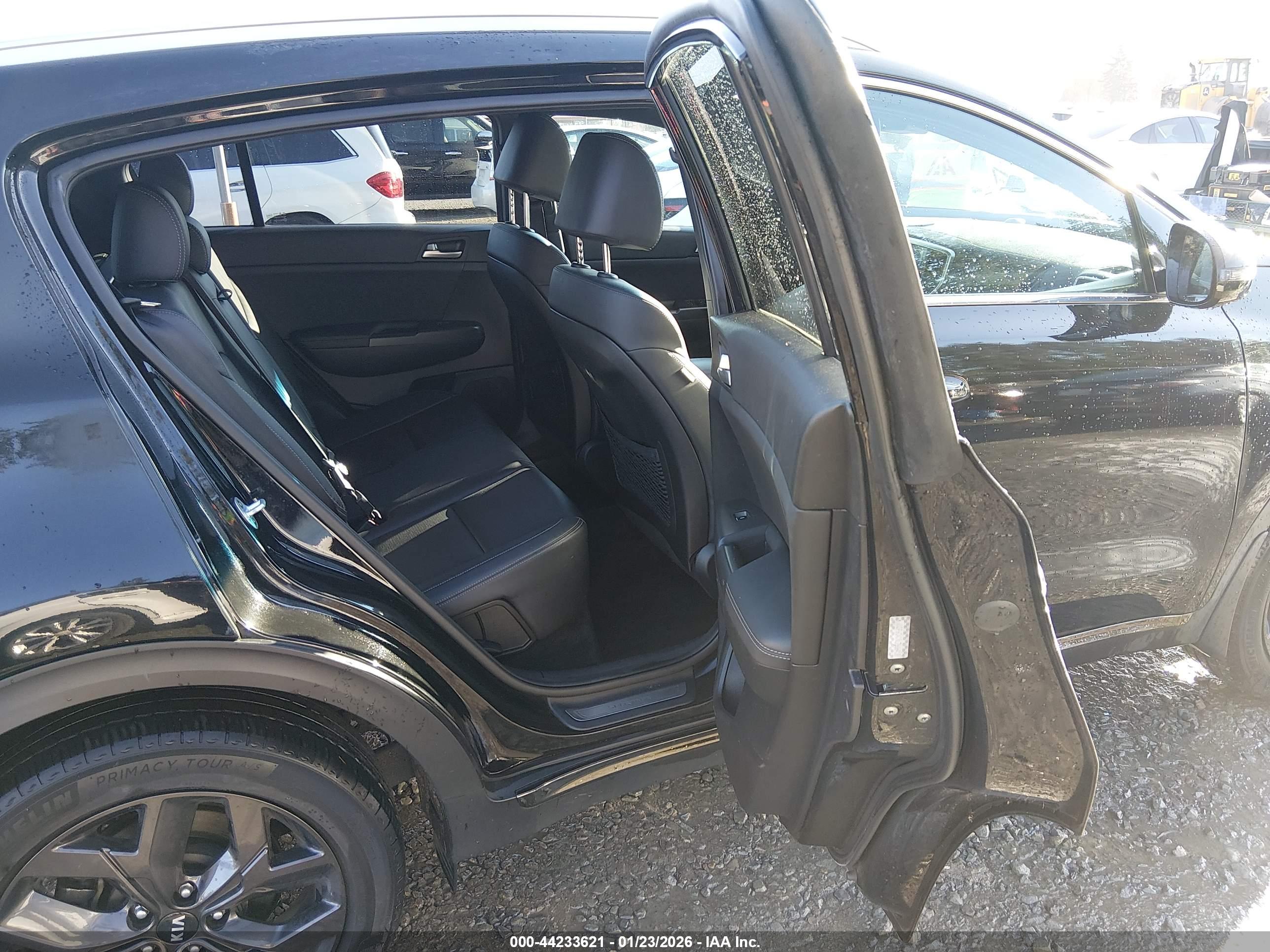 KIA SPORTAGE image 8
