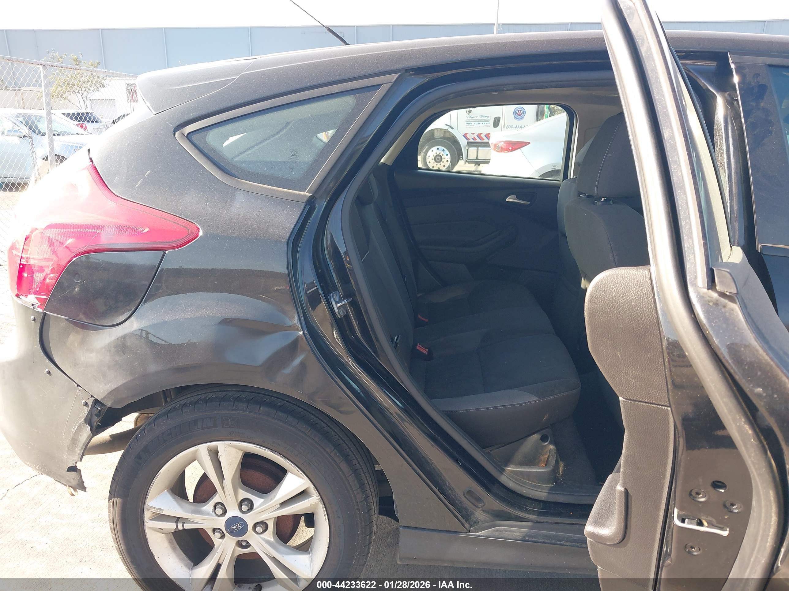 FORD FOCUS image 8