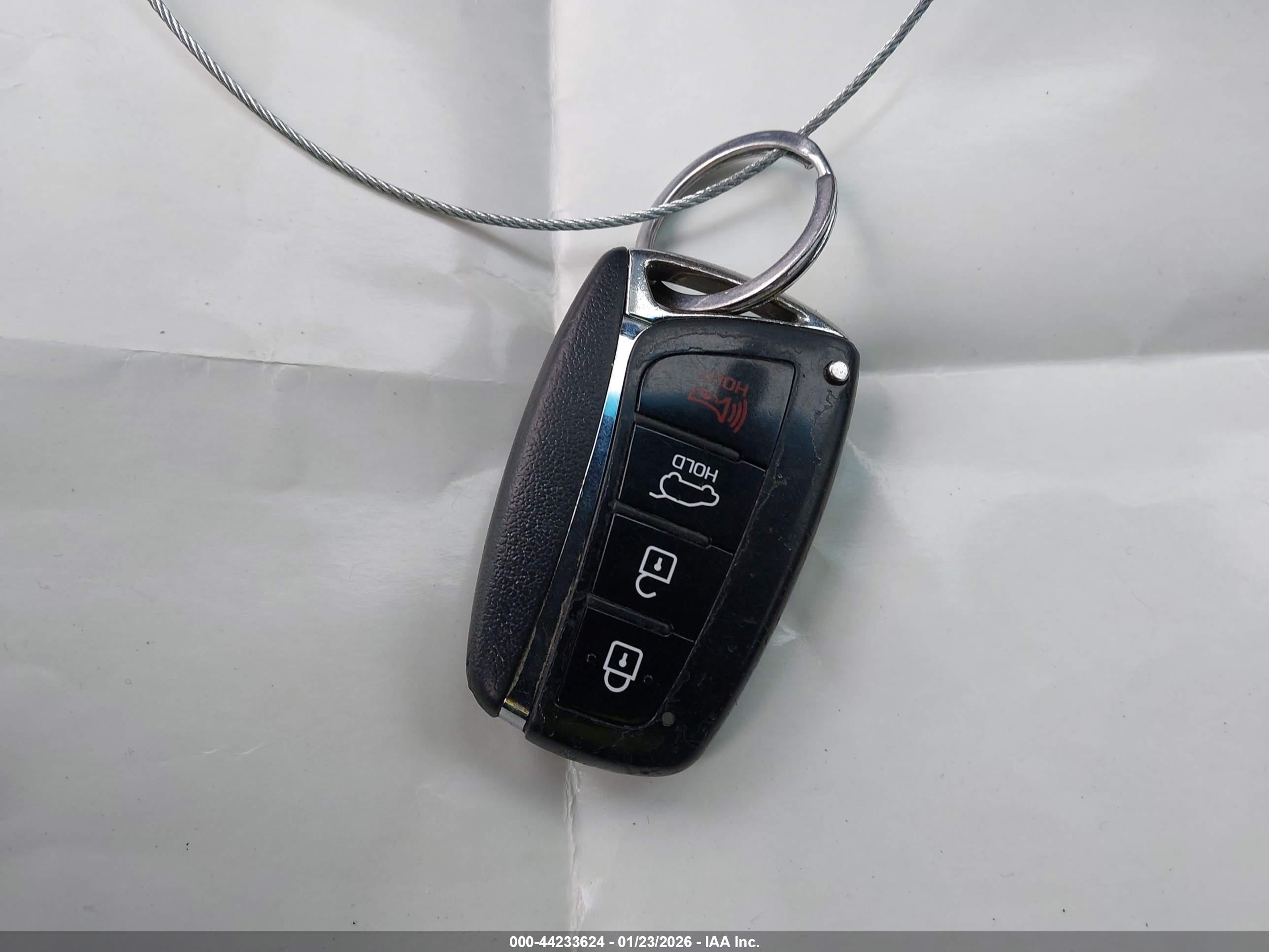 HYUNDAI SANTA image 11