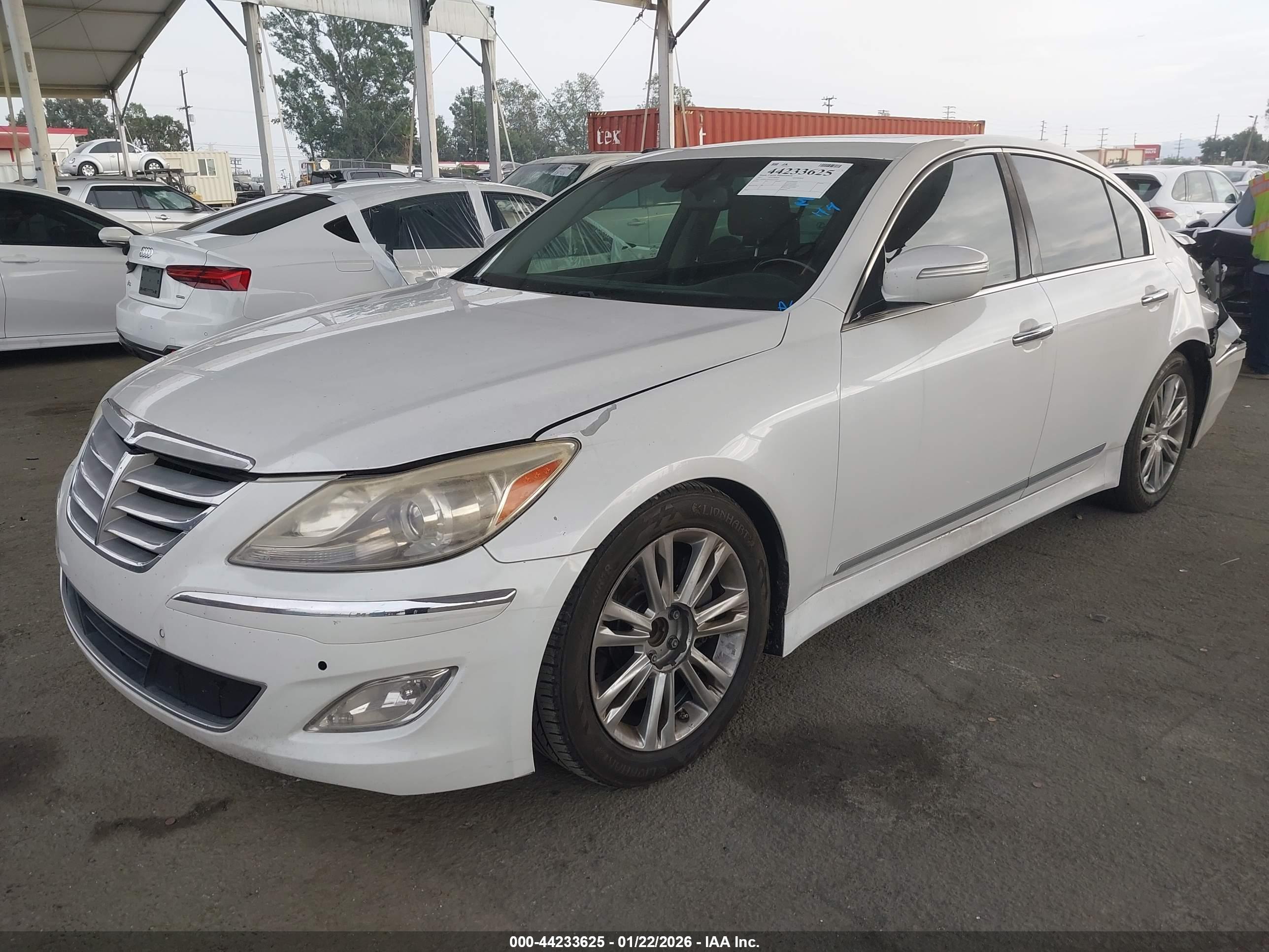 HYUNDAI GENESIS image 2