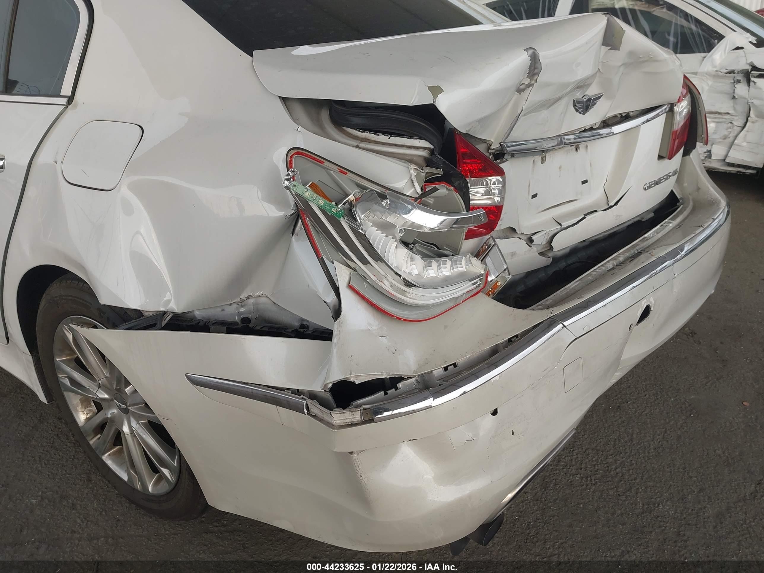 HYUNDAI GENESIS image 6