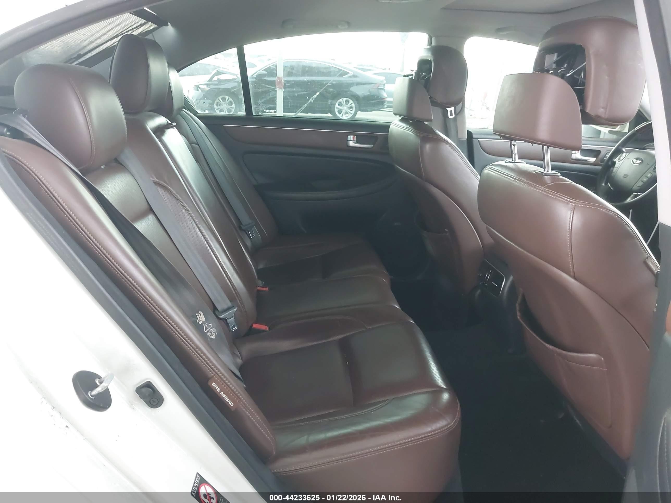 HYUNDAI GENESIS image 8