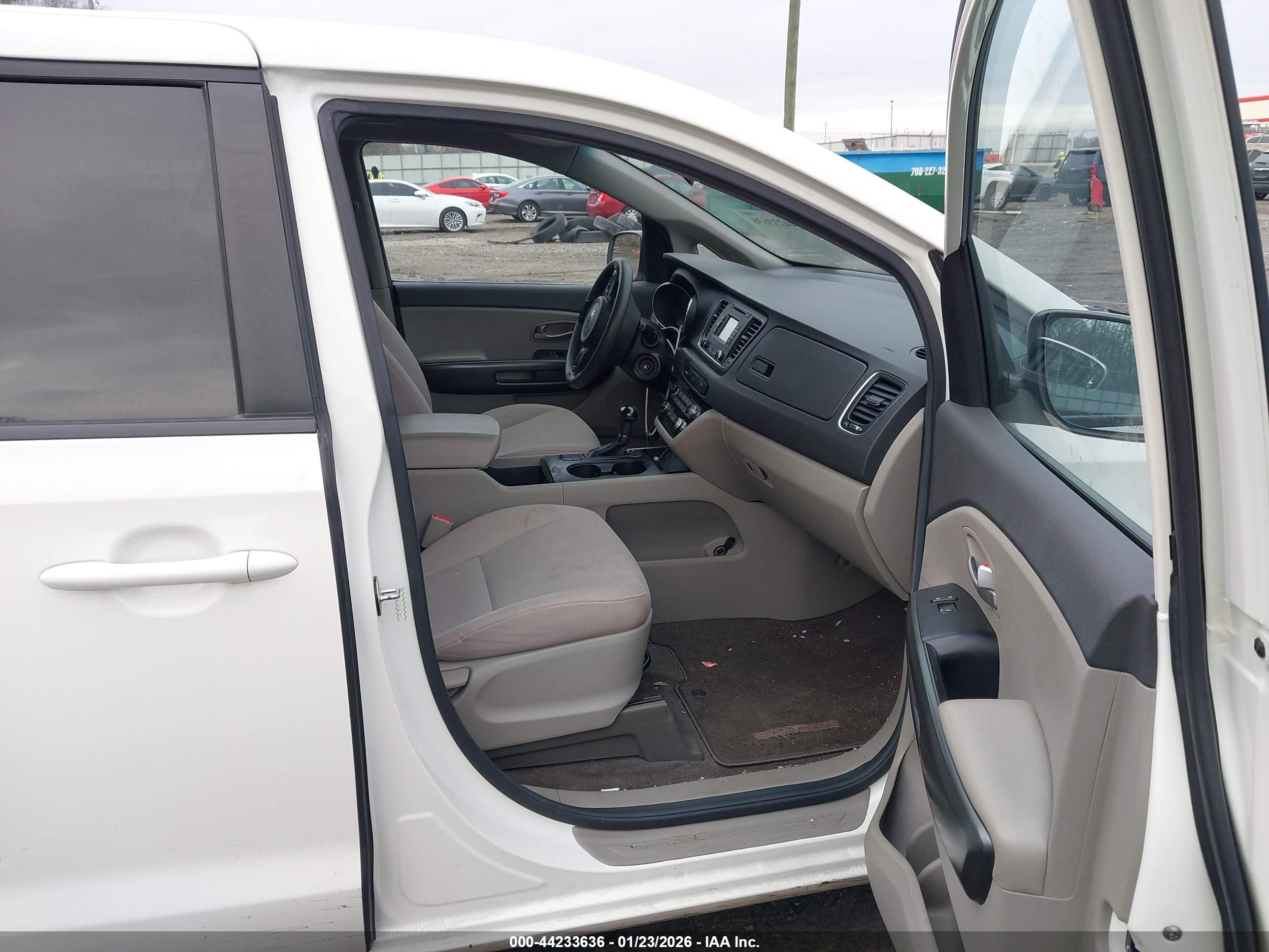 KIA SEDONA image 5