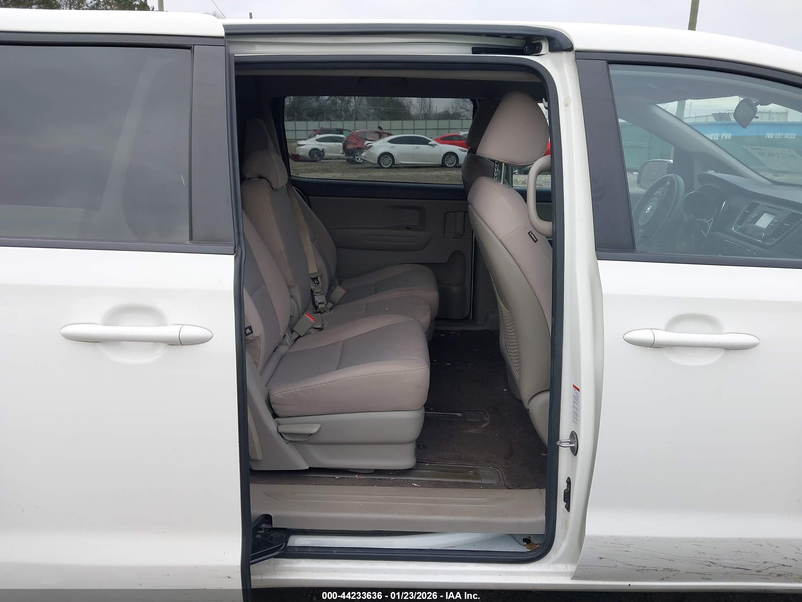 KIA SEDONA image 8