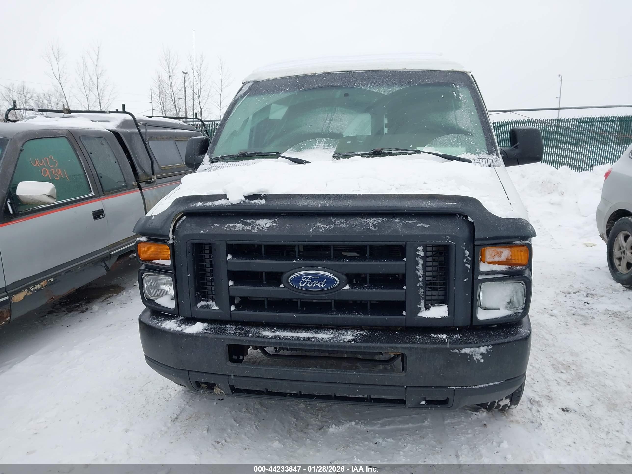 FORD E-150 image 6