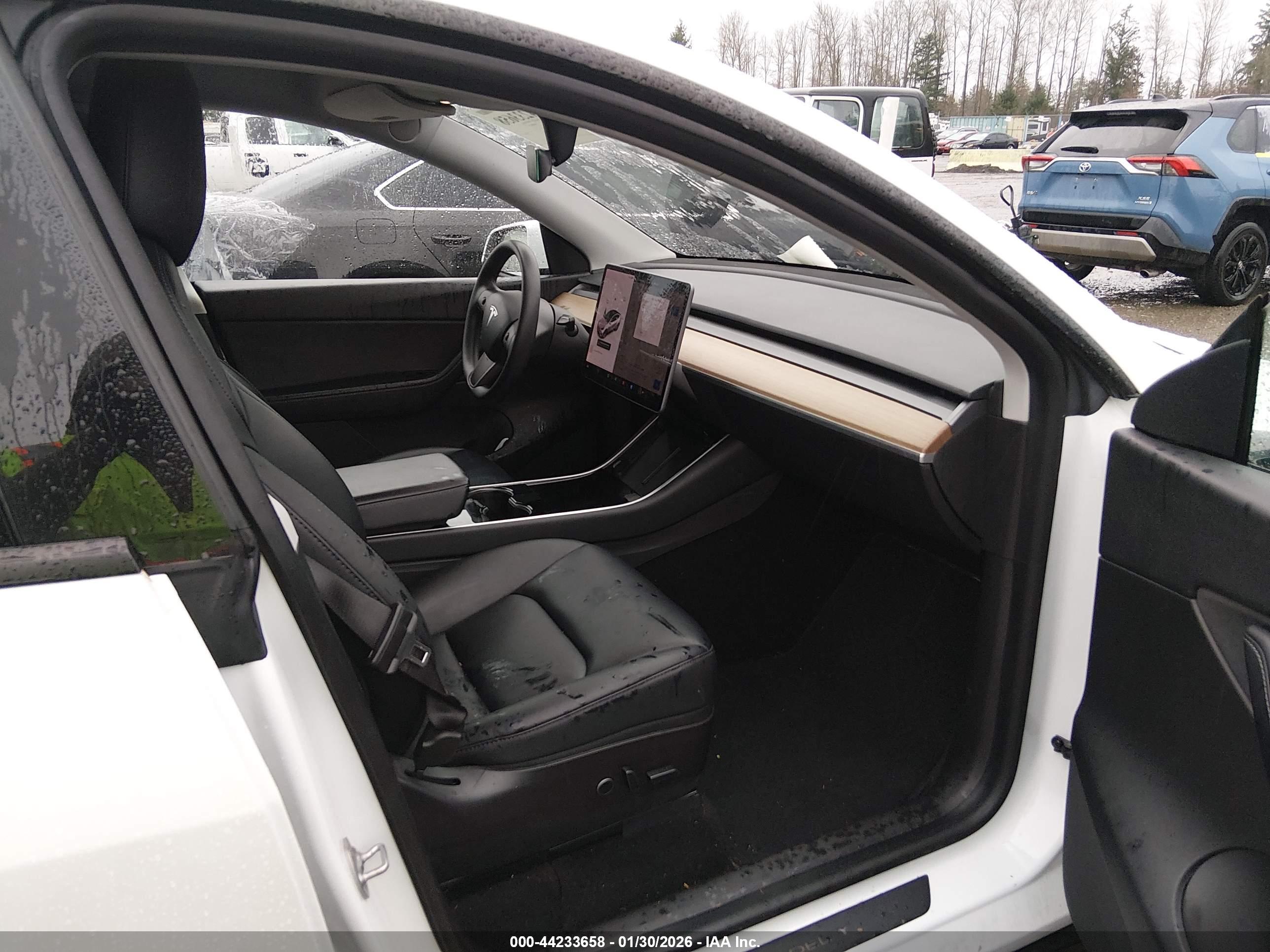 TESLA MODEL image 5