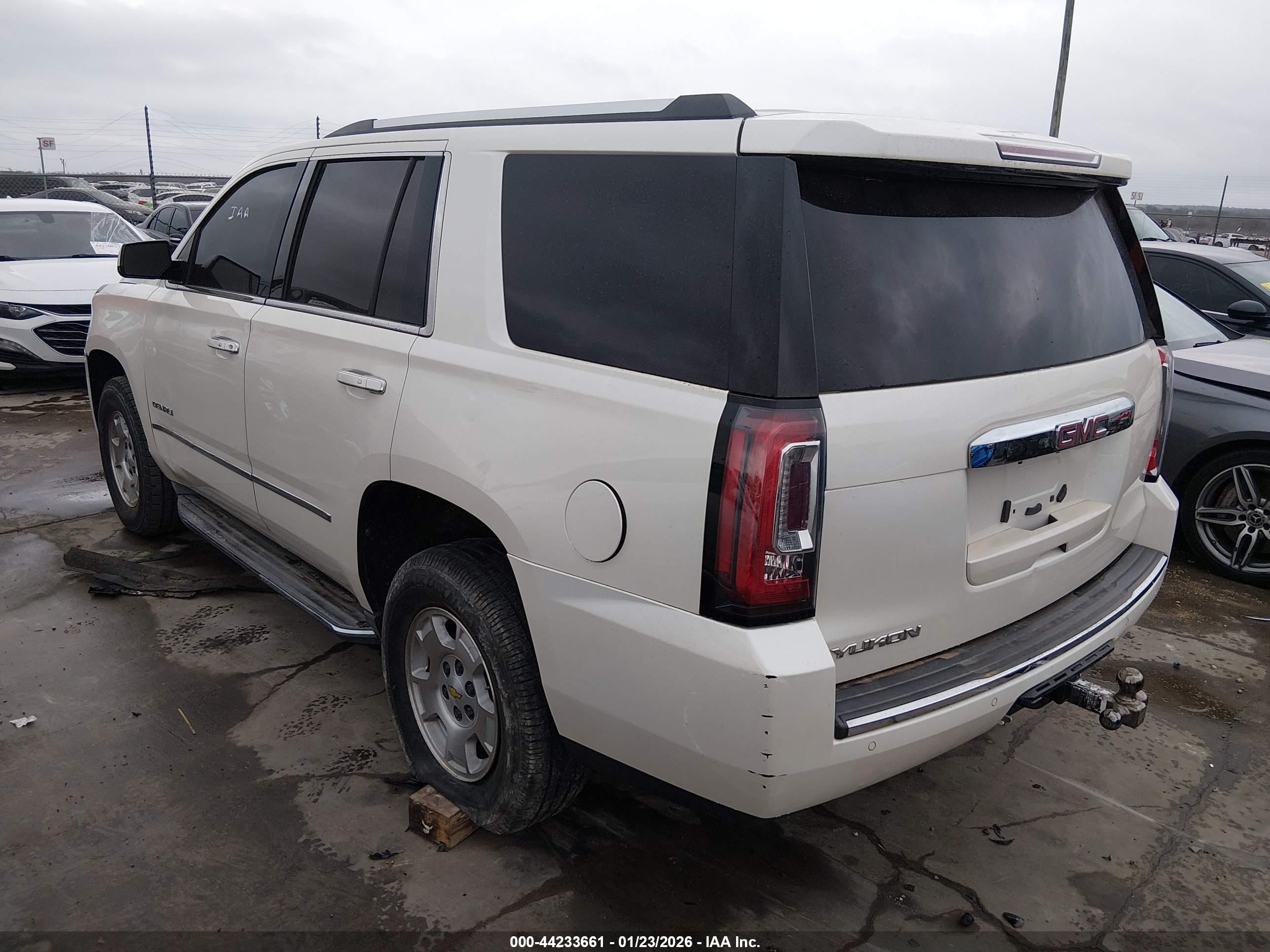 GMC YUKON image 3