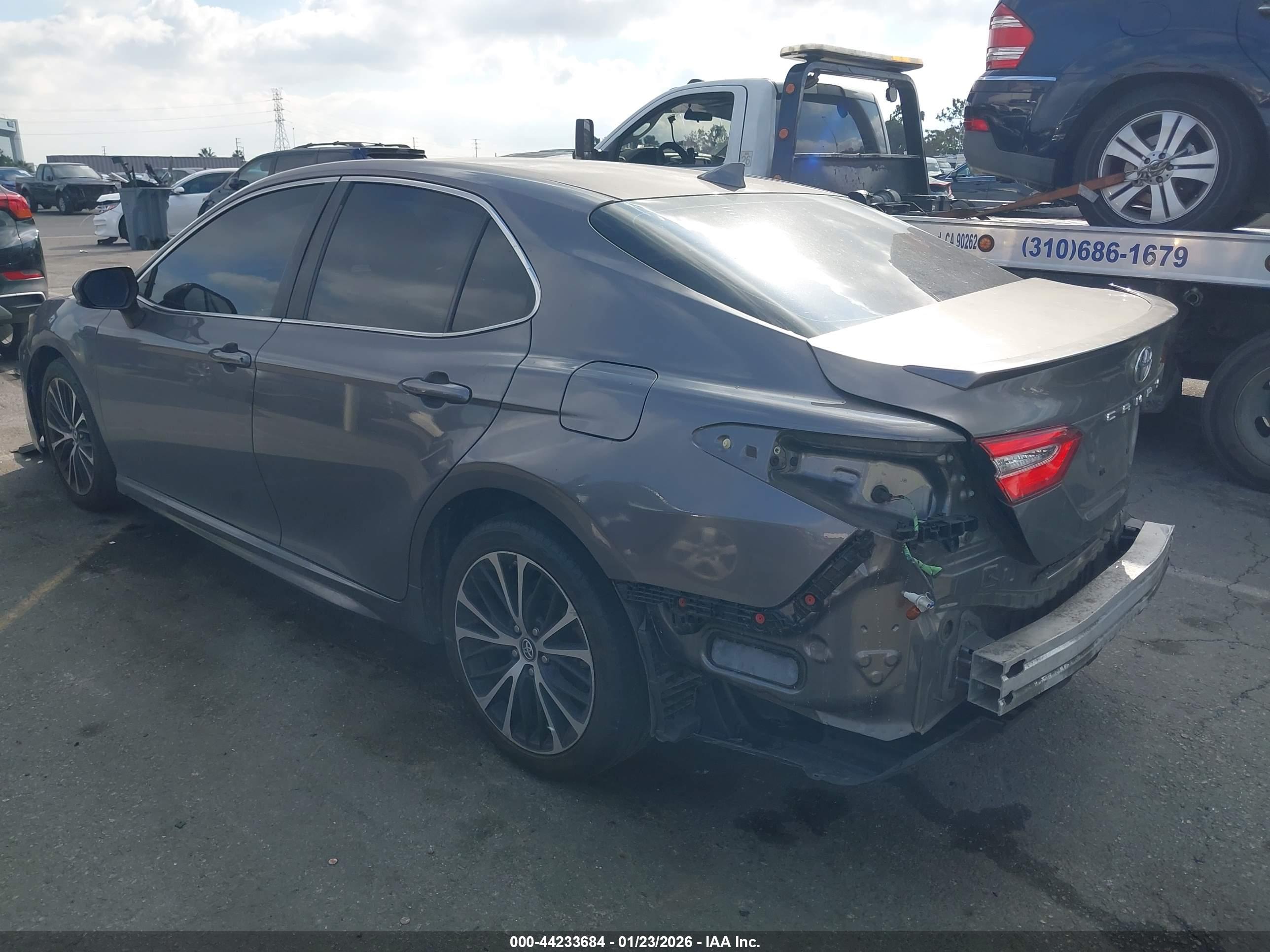 TOYOTA CAMRY image 3