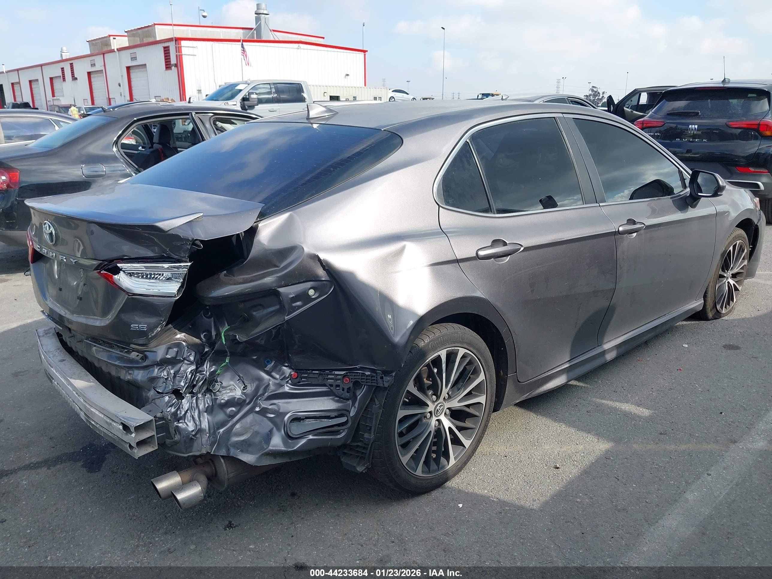 TOYOTA CAMRY image 4