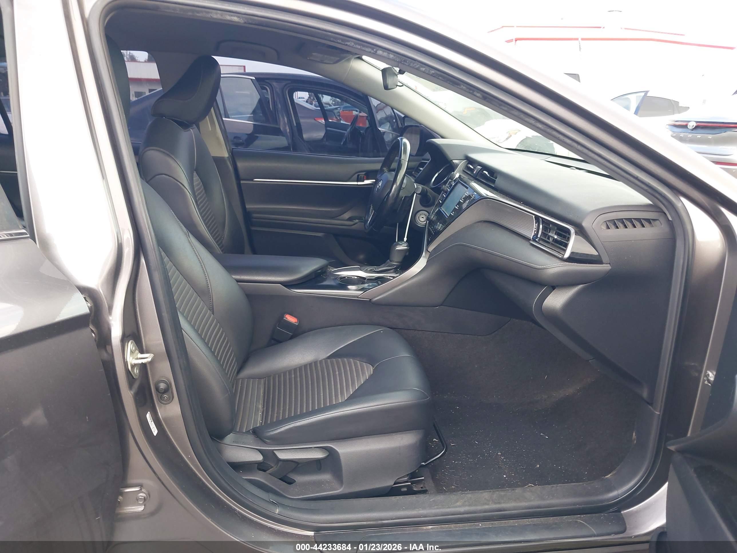 TOYOTA CAMRY image 5