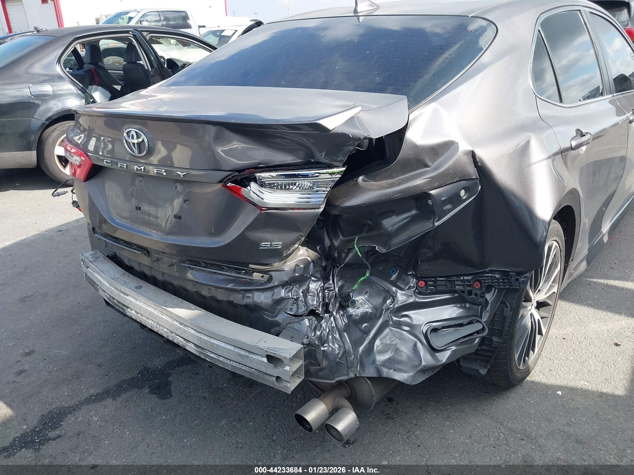 TOYOTA CAMRY image 6