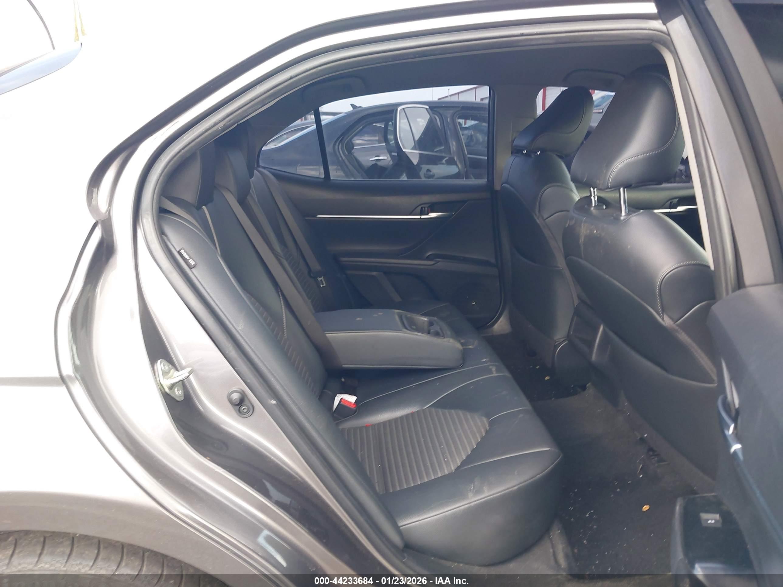 TOYOTA CAMRY image 8