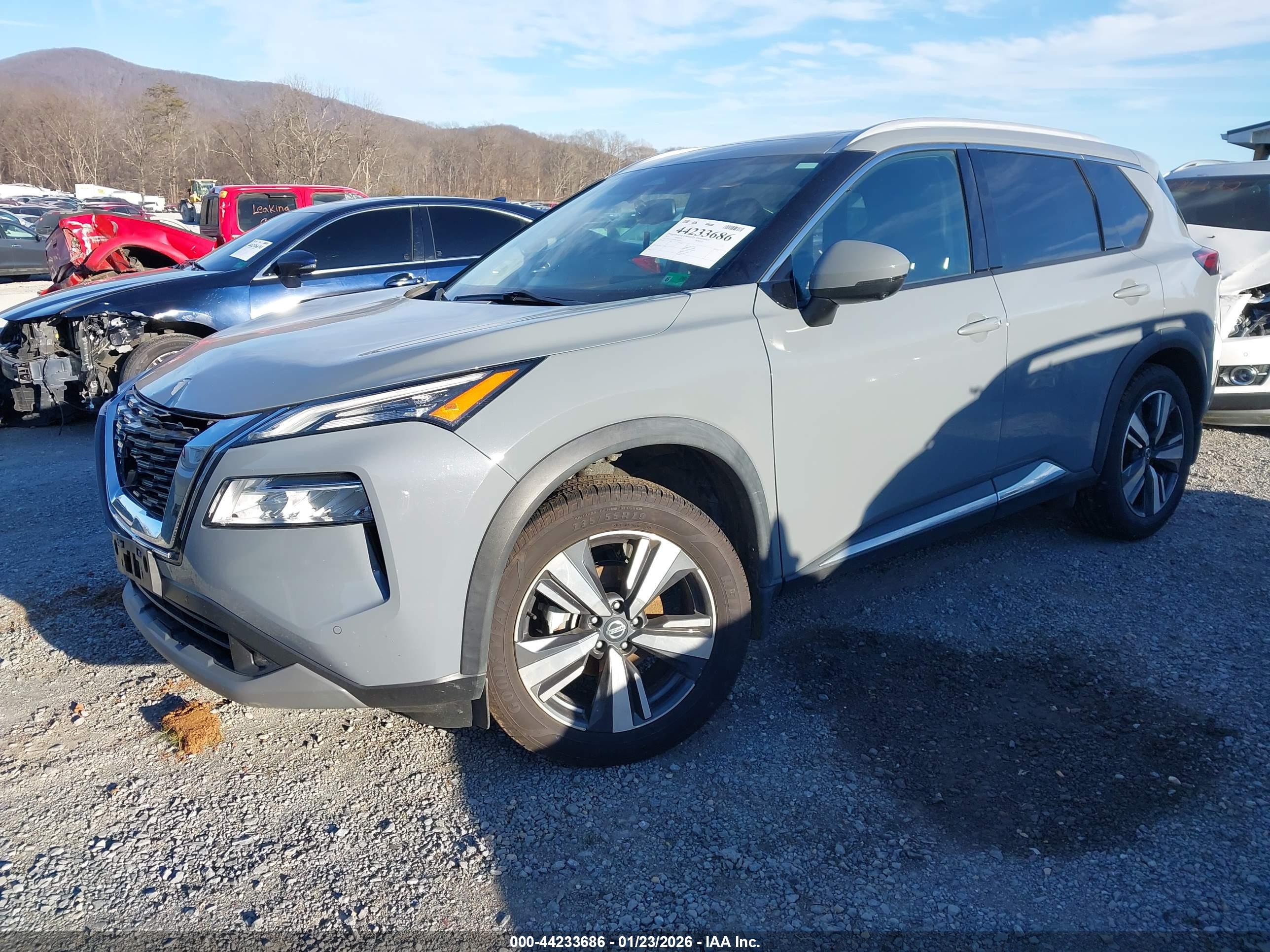 NISSAN ROGUE image 2