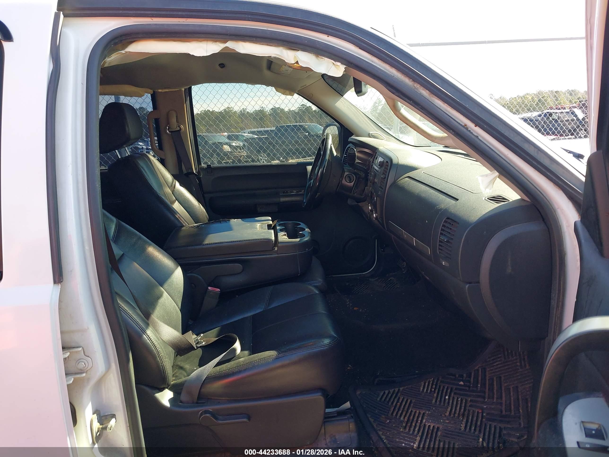 CHEVROLET SILVERADO image 5
