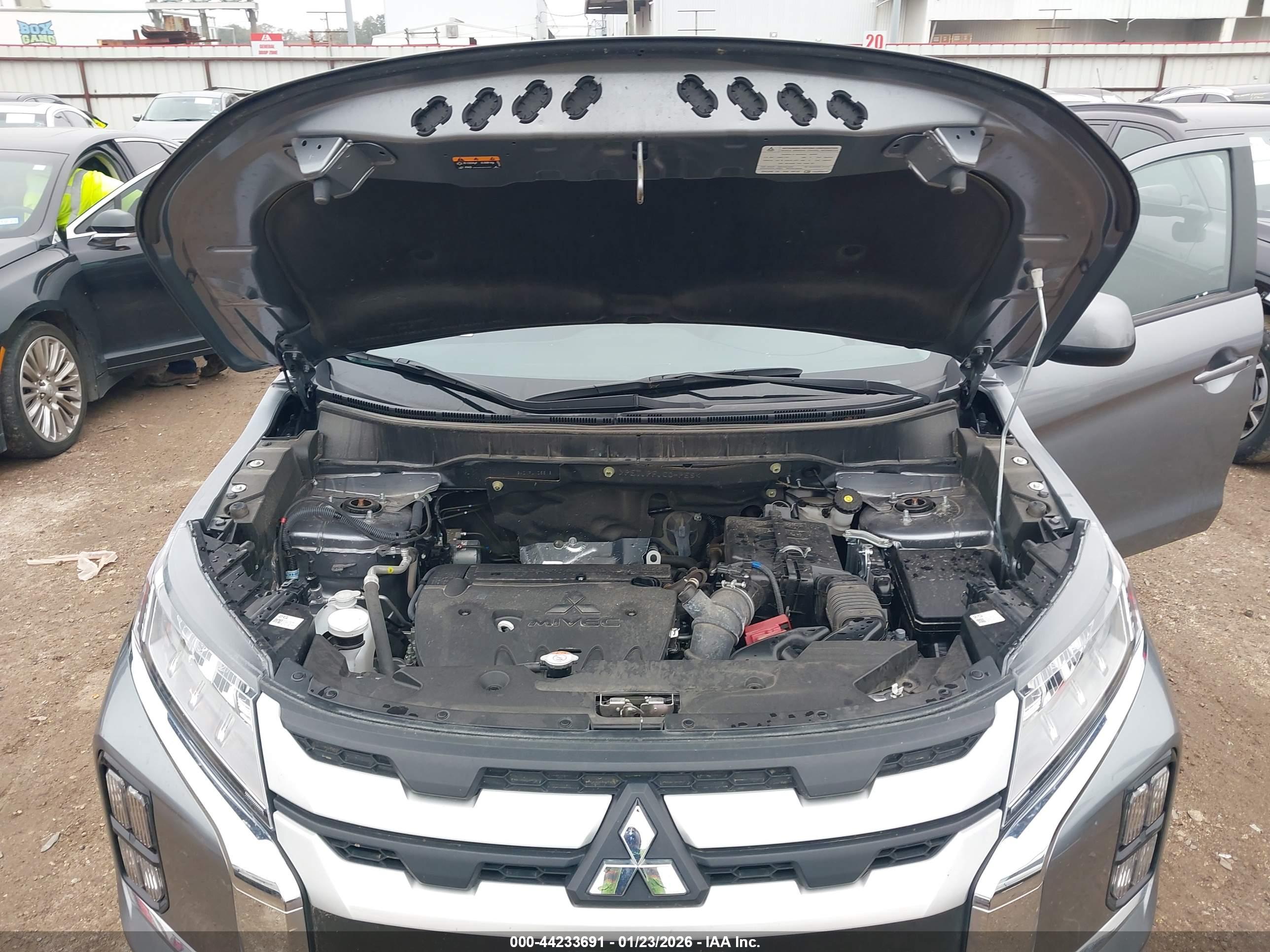 MITSUBISHI OUTLANDER image 10