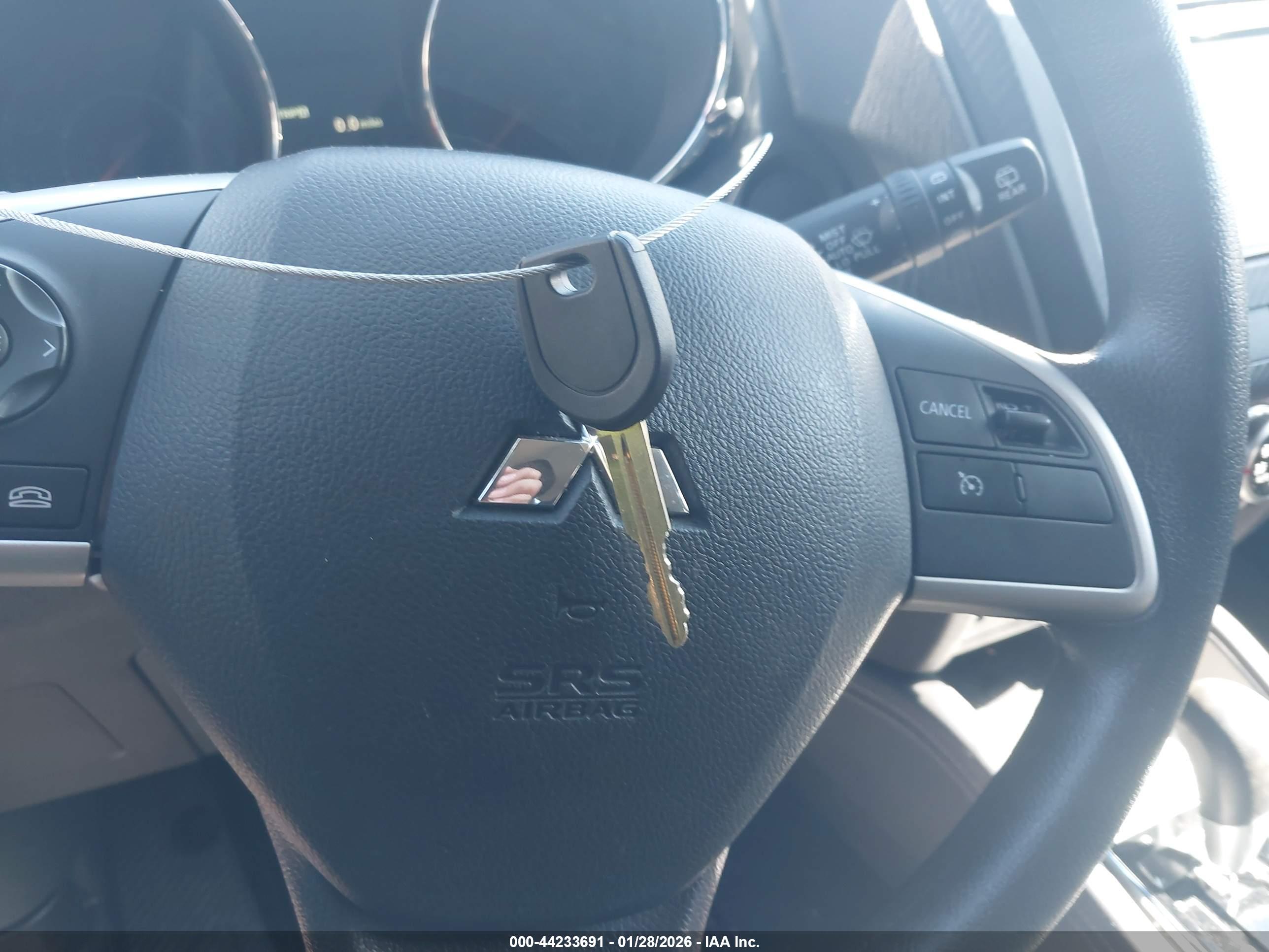 MITSUBISHI OUTLANDER image 11