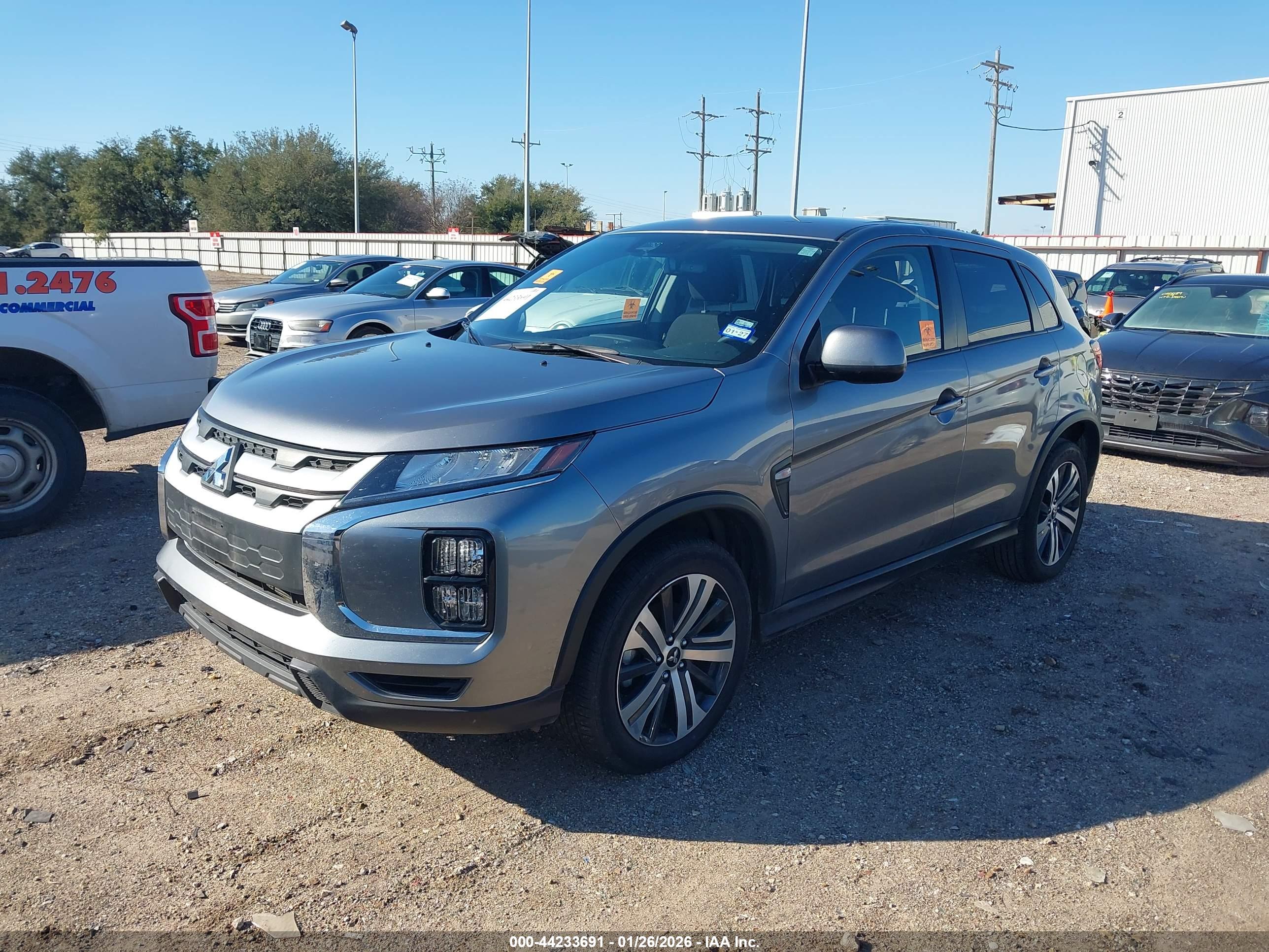 MITSUBISHI OUTLANDER image 2