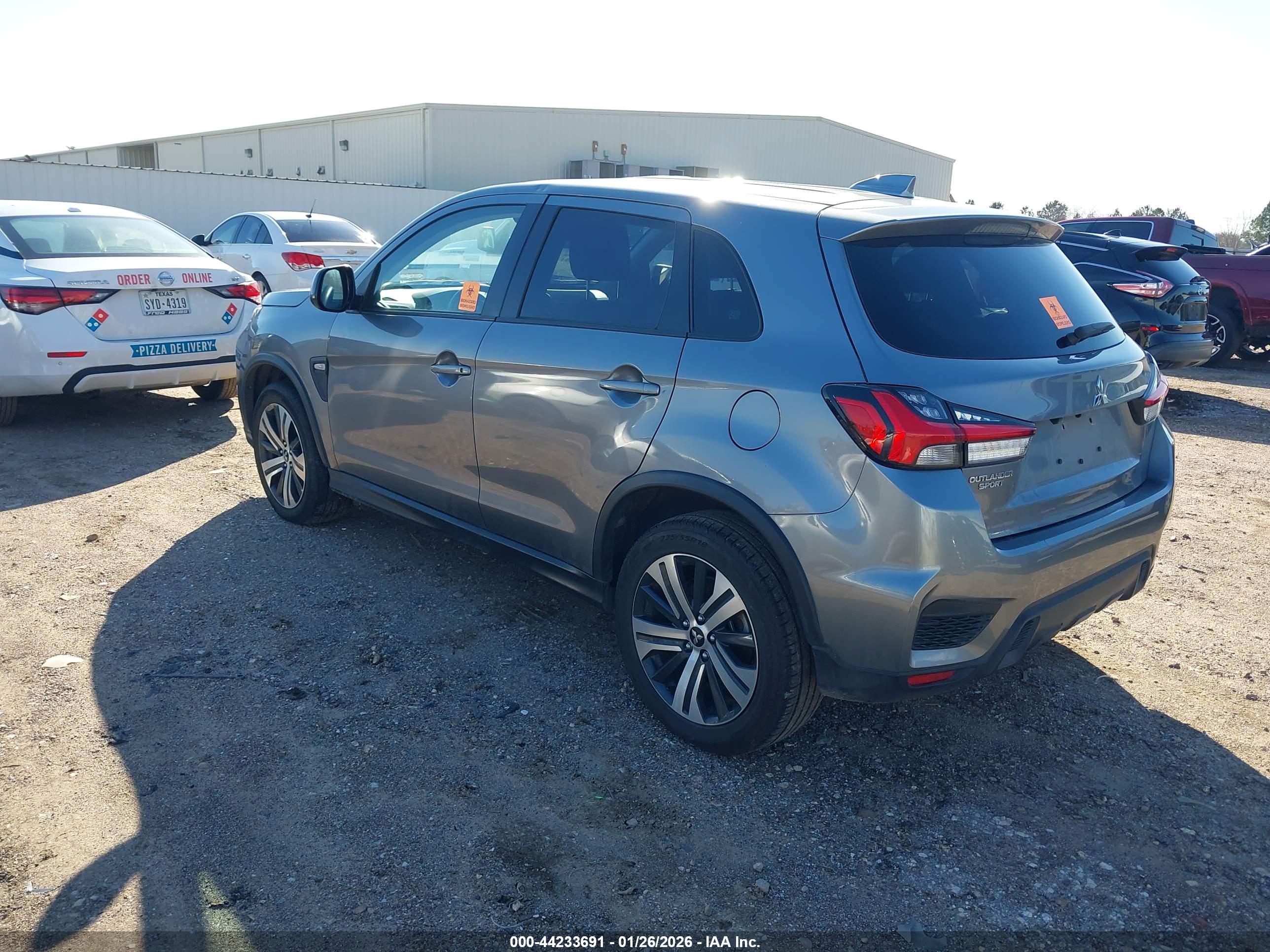MITSUBISHI OUTLANDER image 3