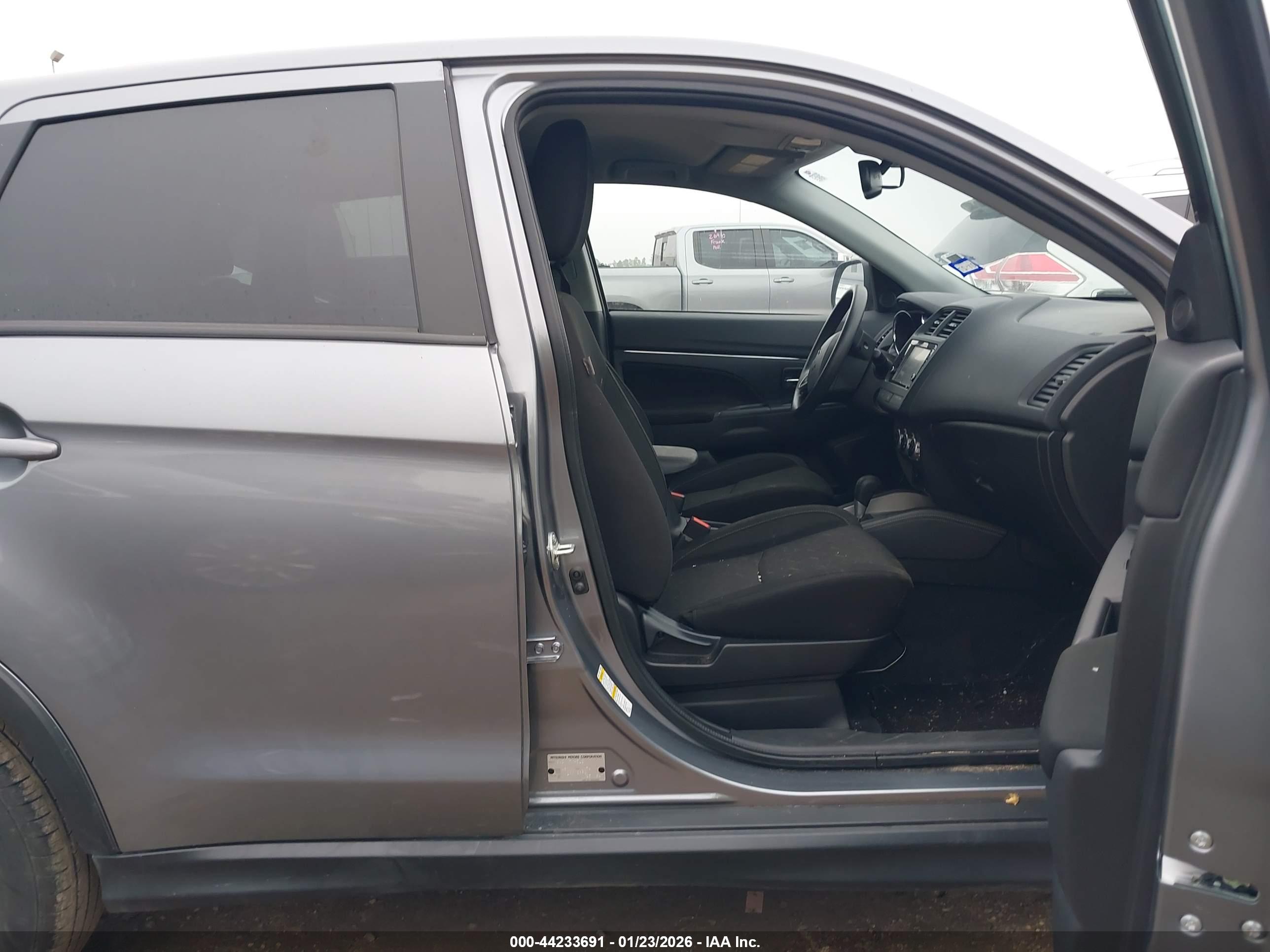 MITSUBISHI OUTLANDER image 5
