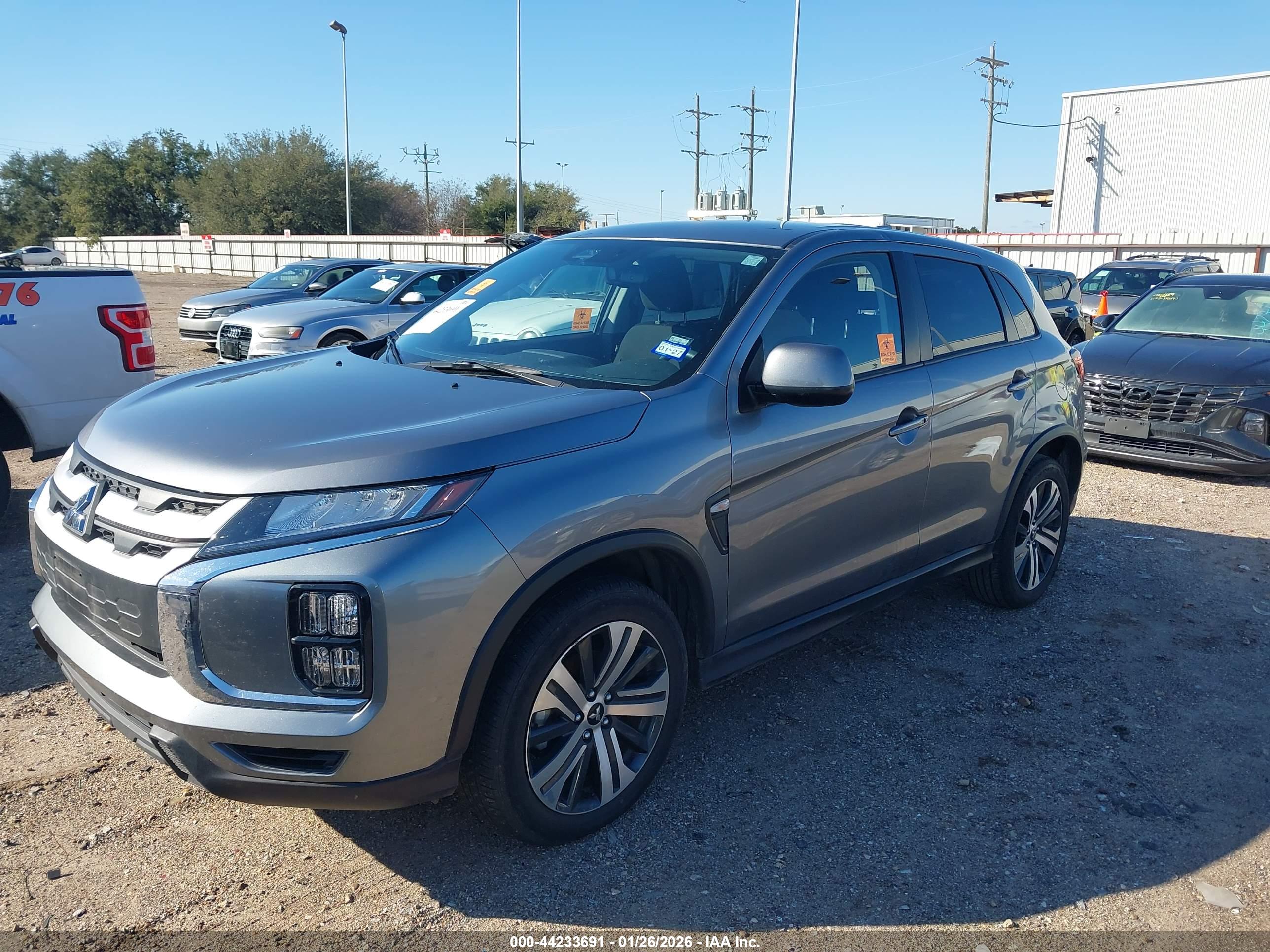 MITSUBISHI OUTLANDER image 6