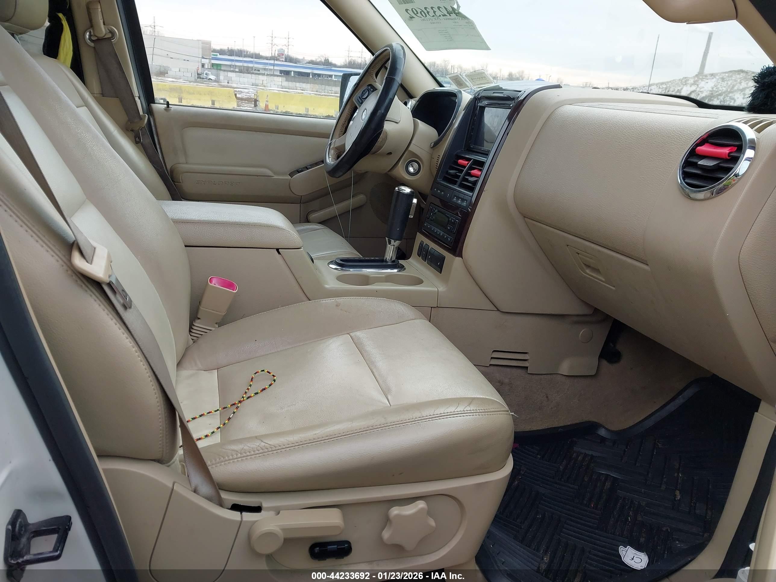 FORD EXPLORER image 5