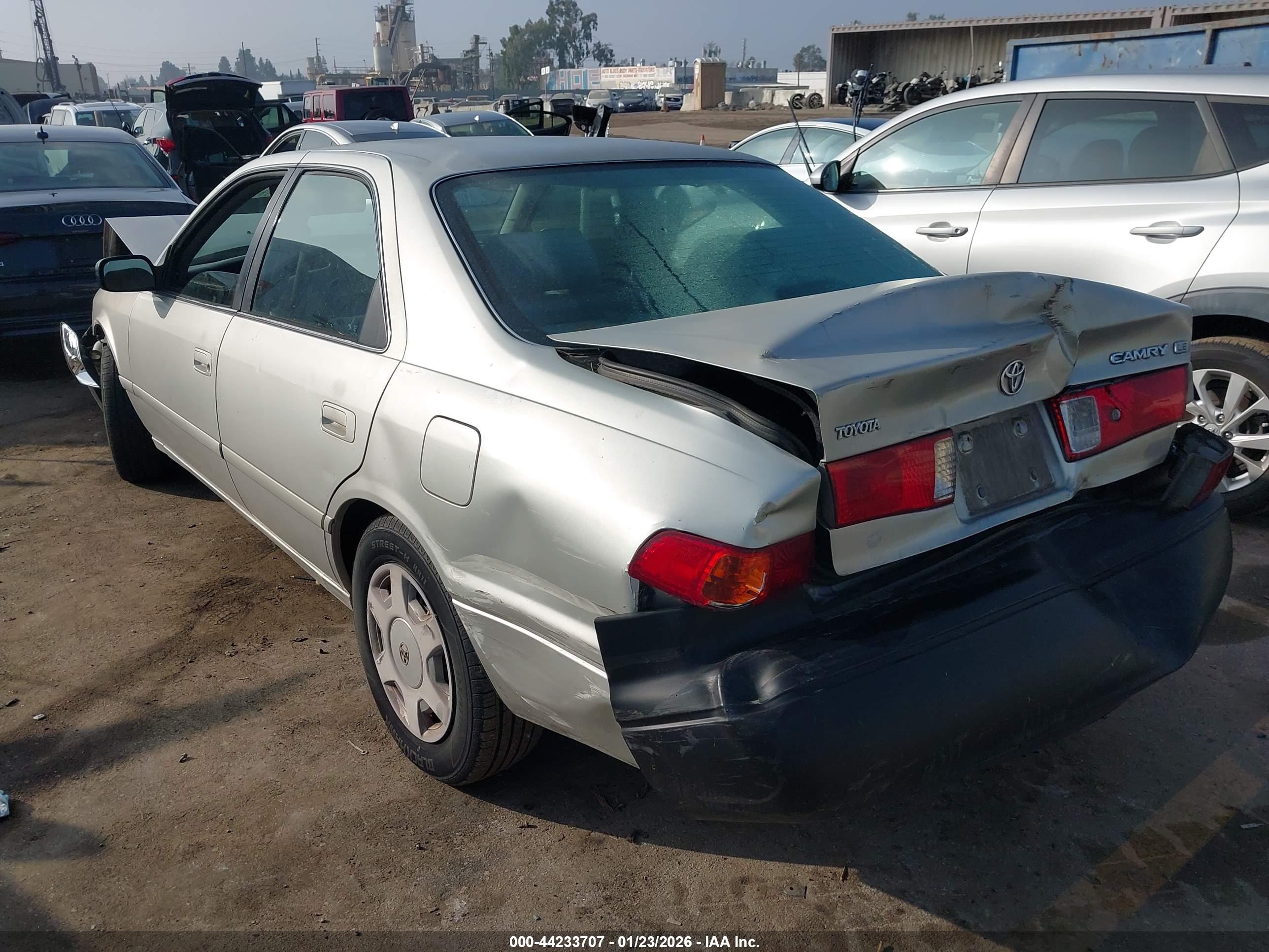 TOYOTA CAMRY image 3