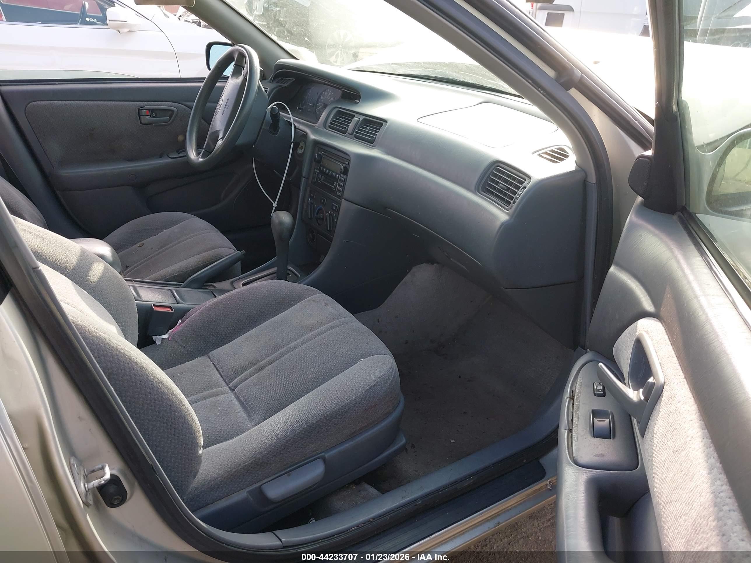 TOYOTA CAMRY image 5