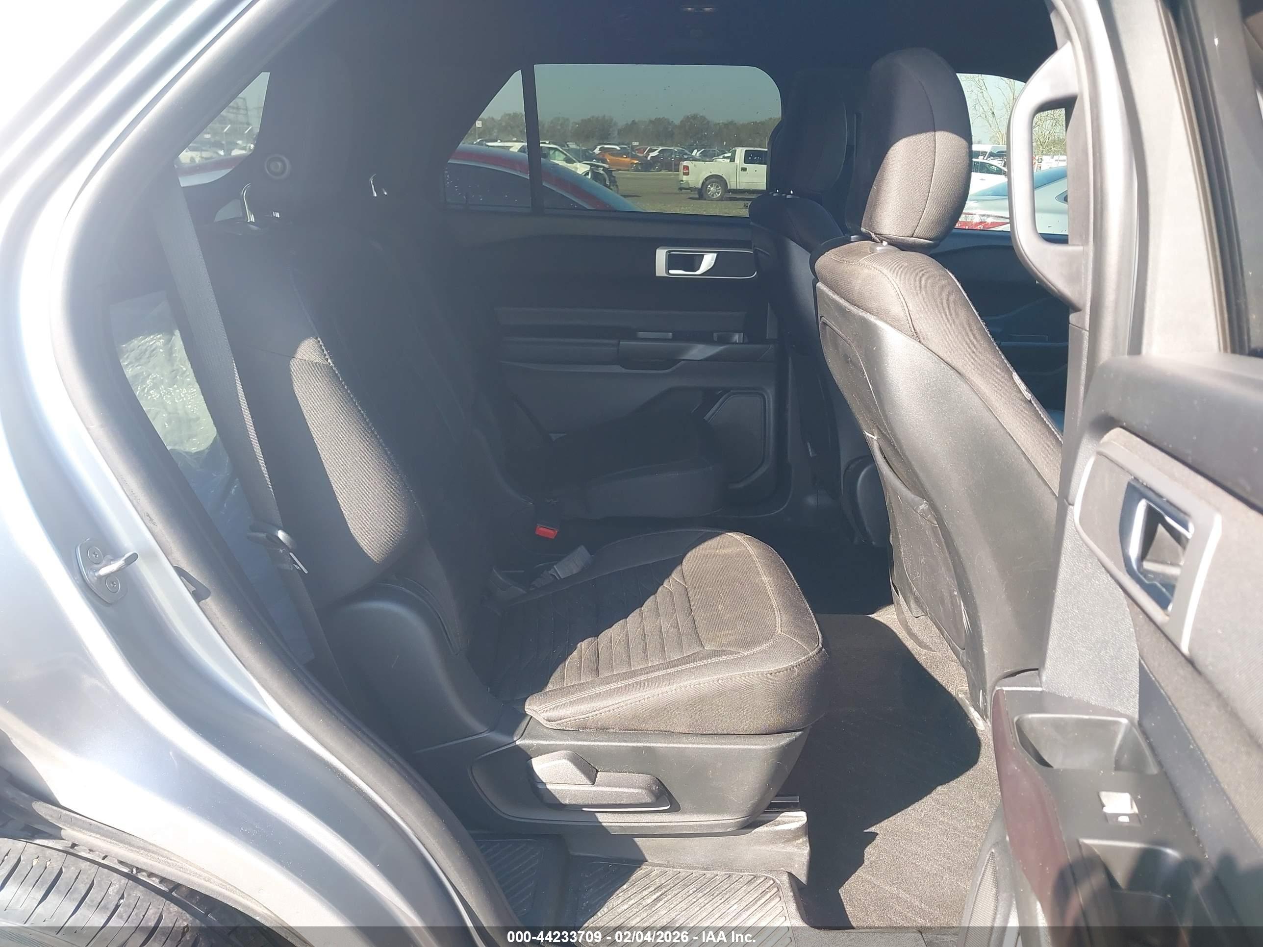 FORD EXPLORER image 8