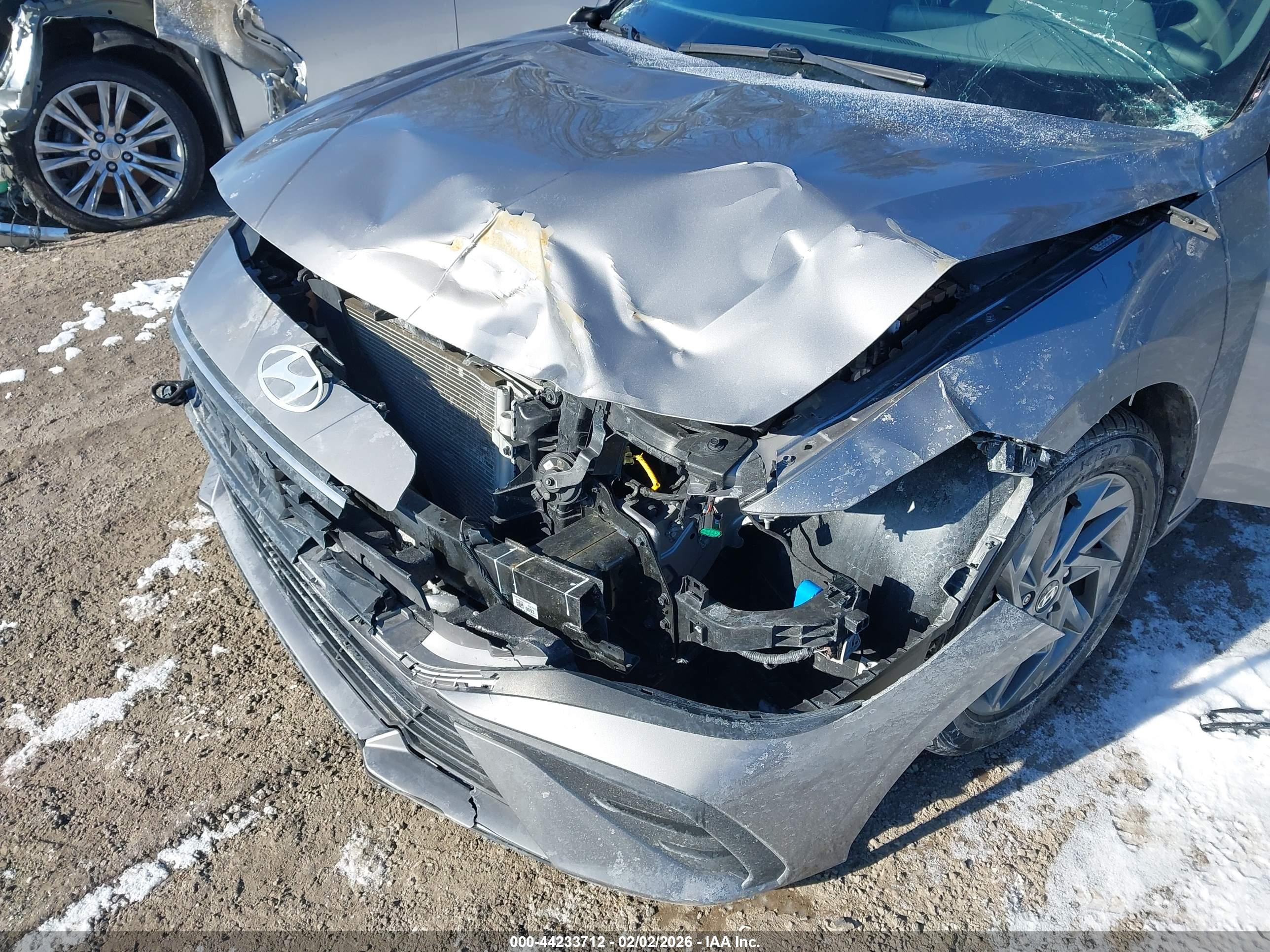 HYUNDAI ELANTRA image 6