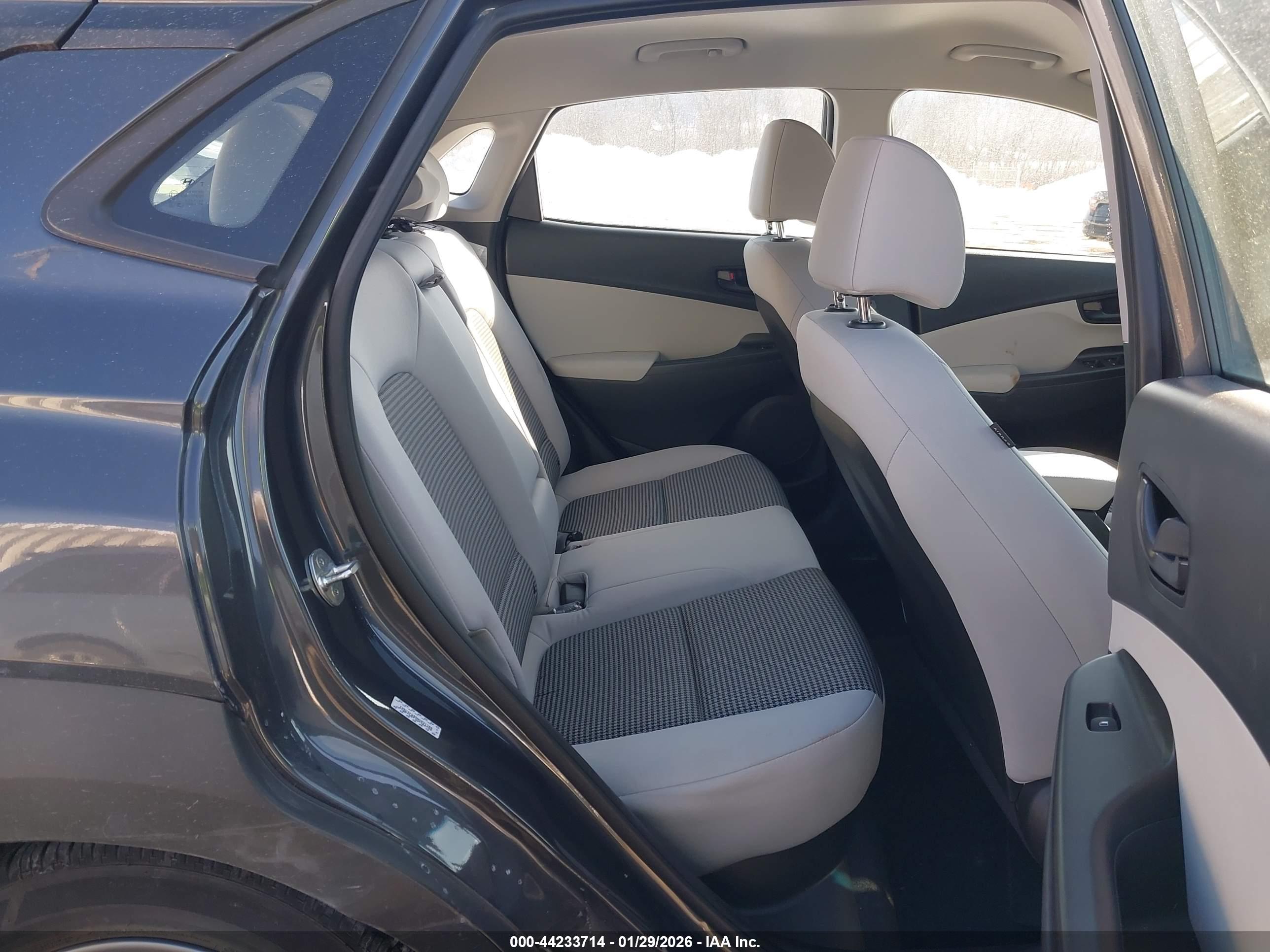 HYUNDAI KONA image 8