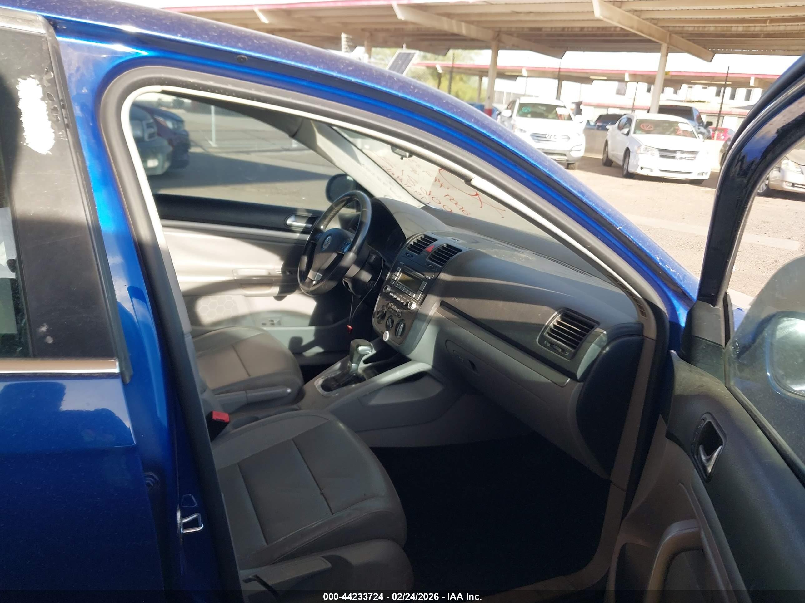 VOLKSWAGEN JETTA image 5