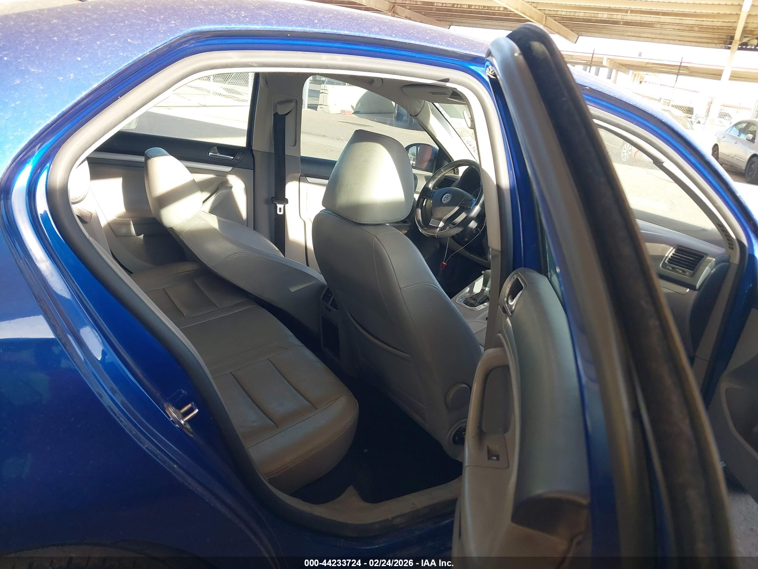 VOLKSWAGEN JETTA image 8