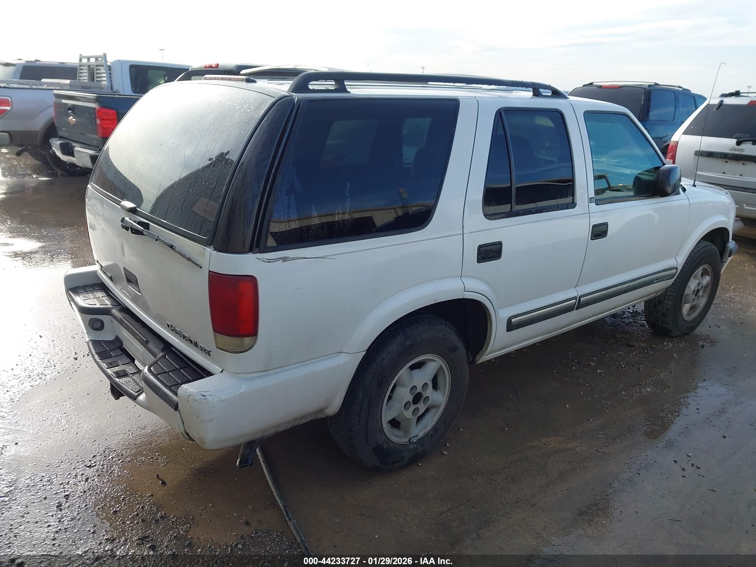 CHEVROLET BLAZER image 4