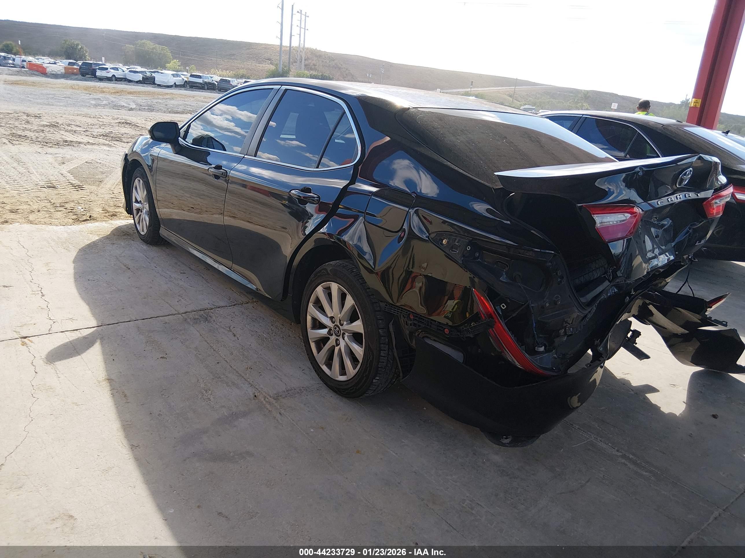 TOYOTA CAMRY image 3