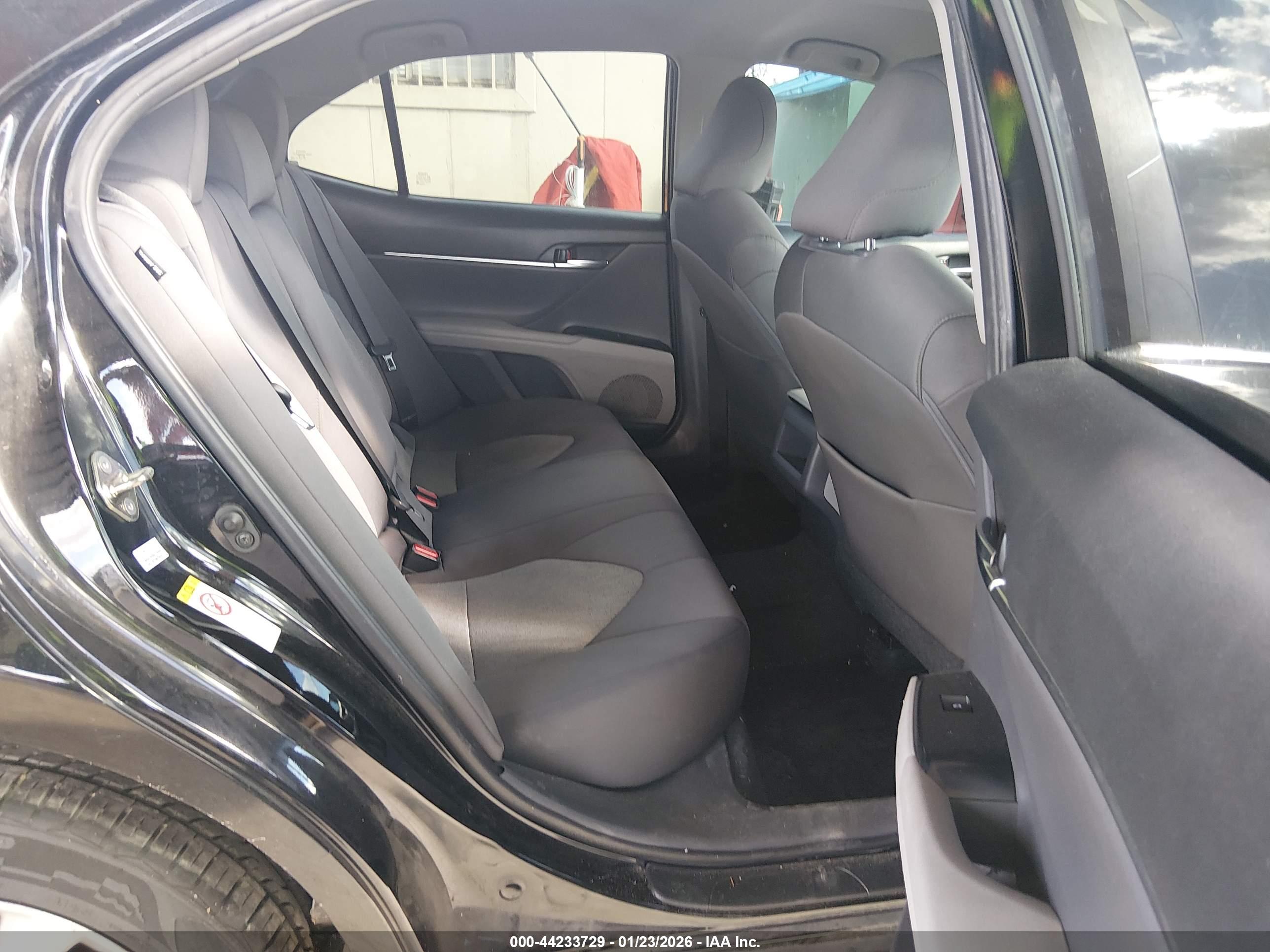 TOYOTA CAMRY image 8