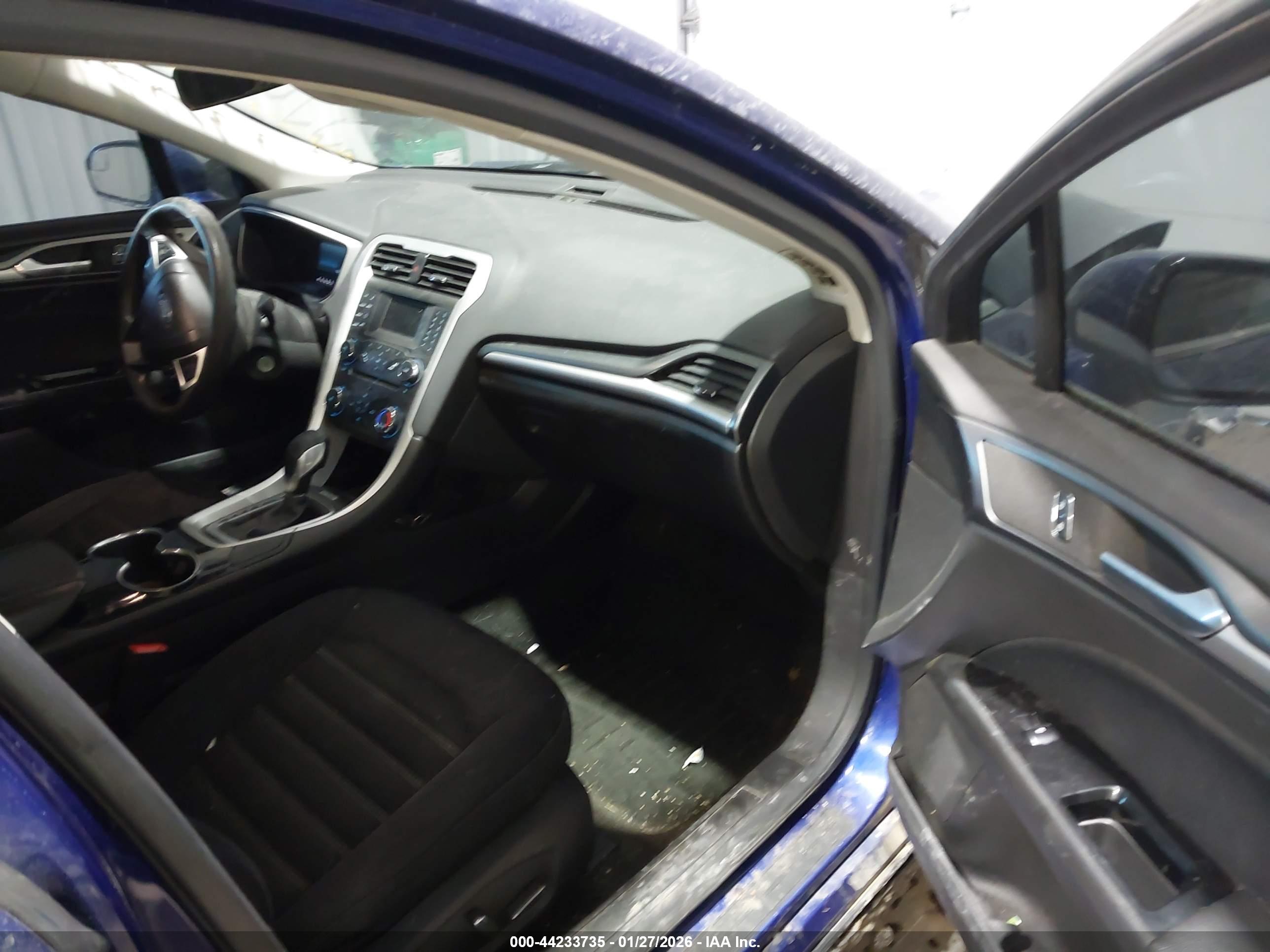 FORD FUSION image 5