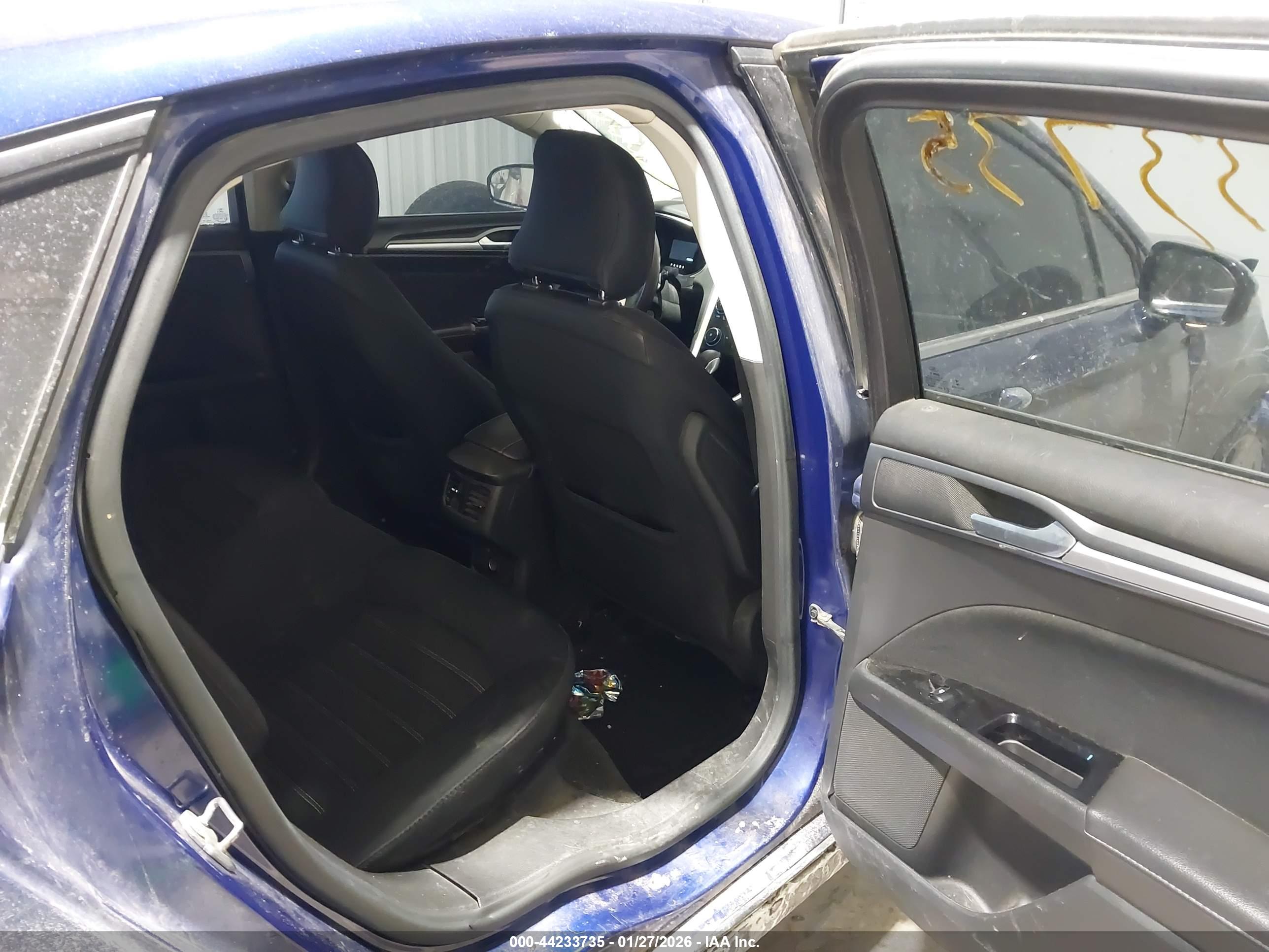 FORD FUSION image 8