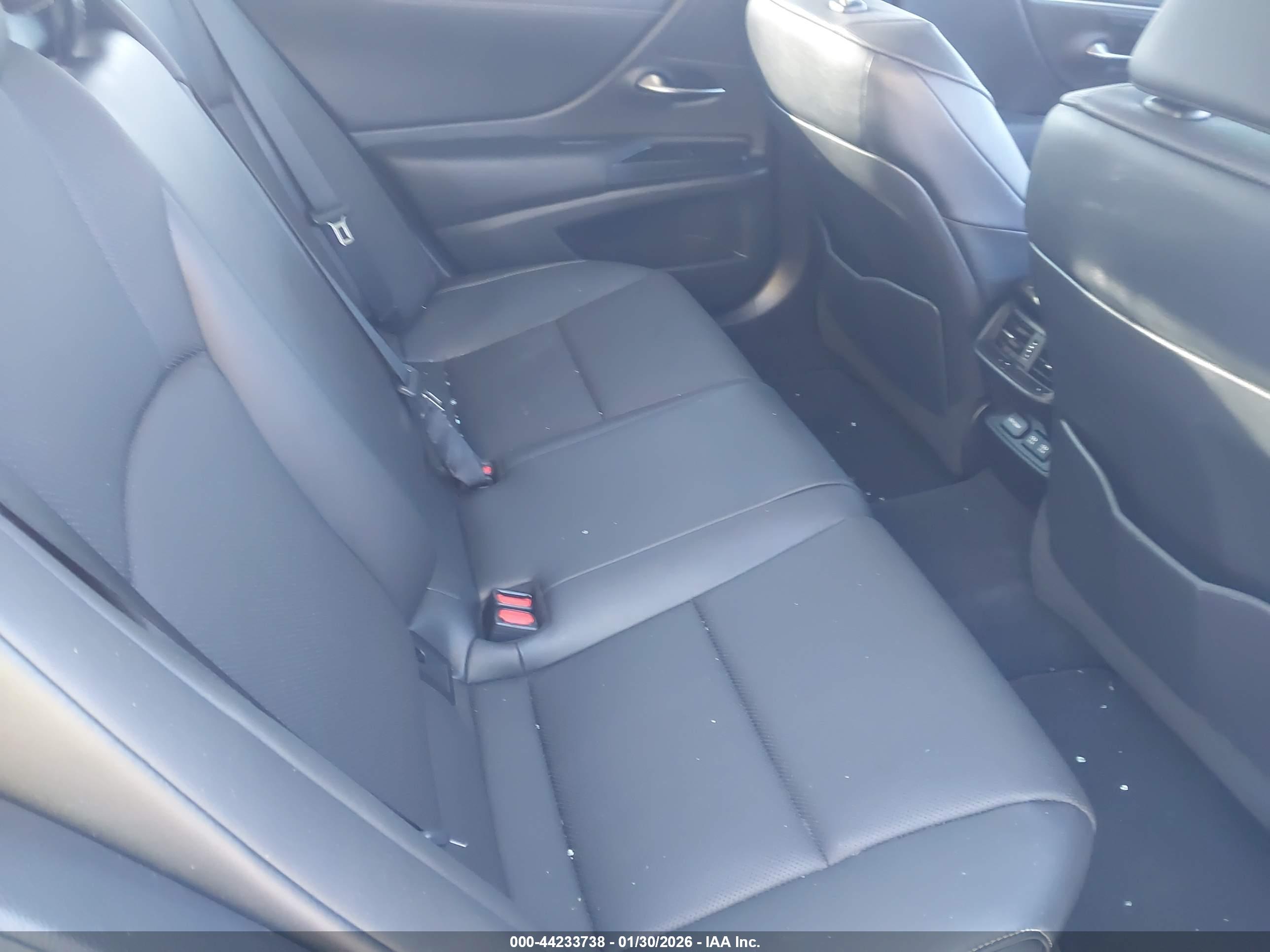 LEXUS ES image 8