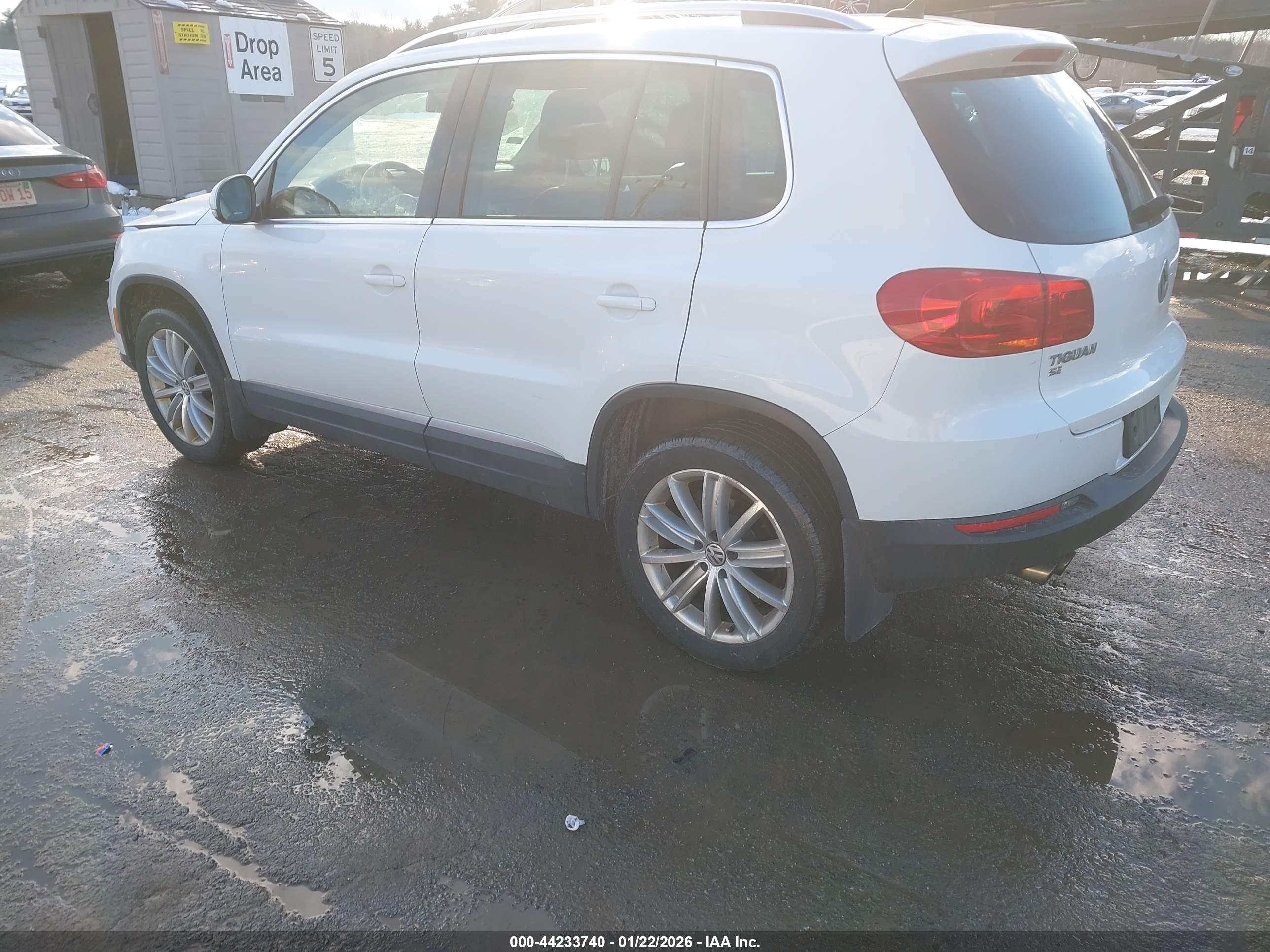 VOLKSWAGEN TIGUAN image 3