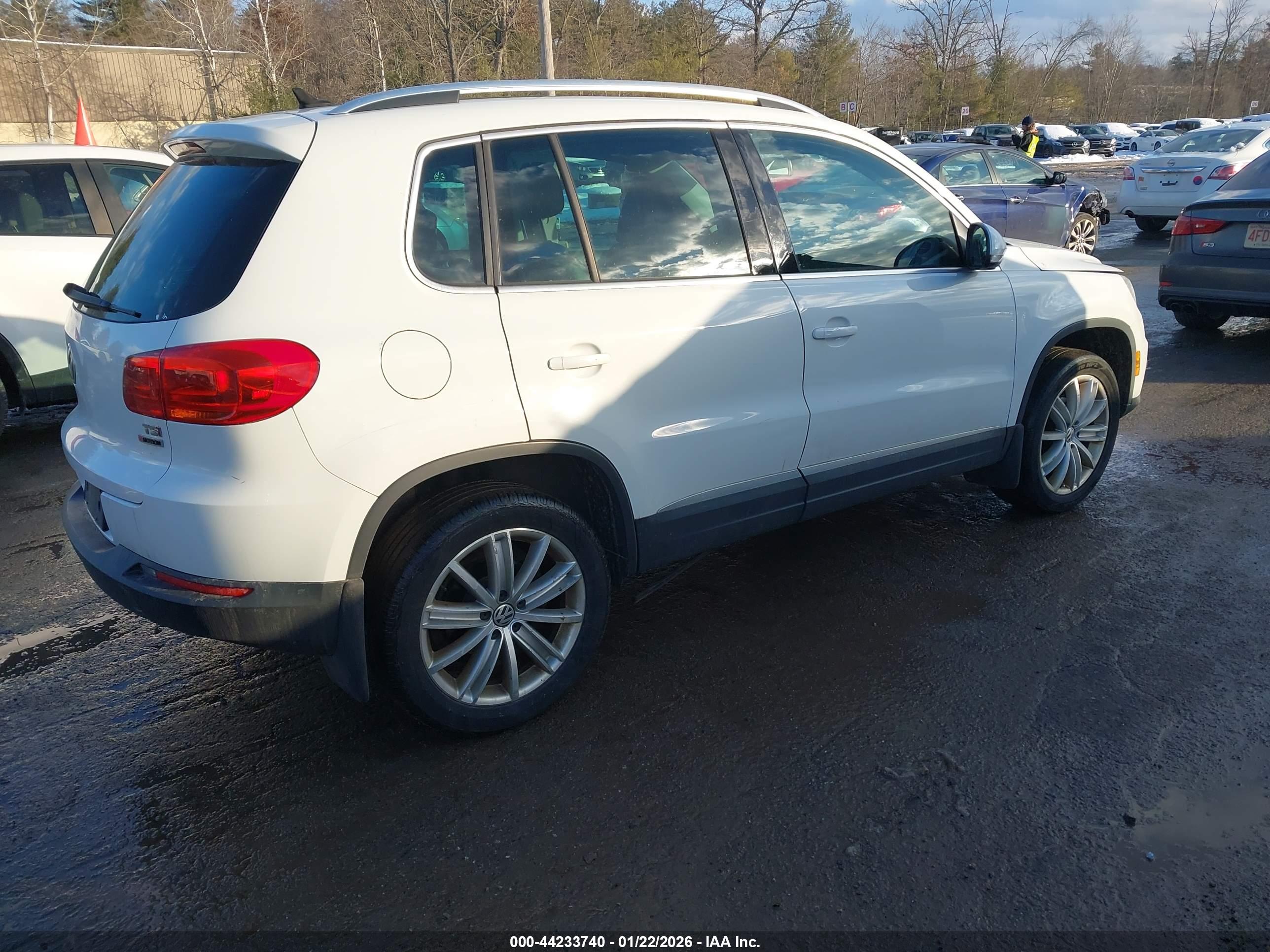 VOLKSWAGEN TIGUAN image 4