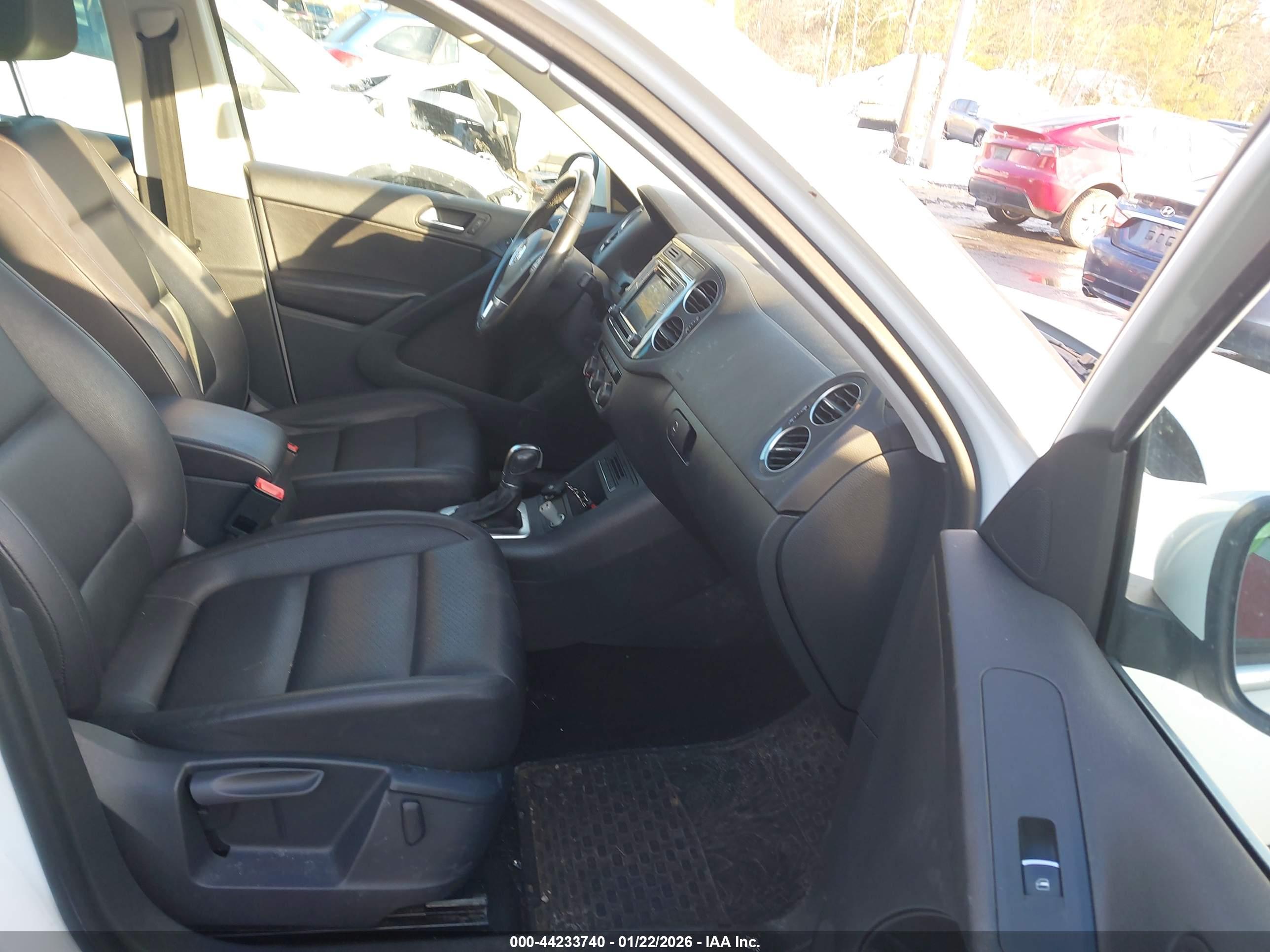 VOLKSWAGEN TIGUAN image 5