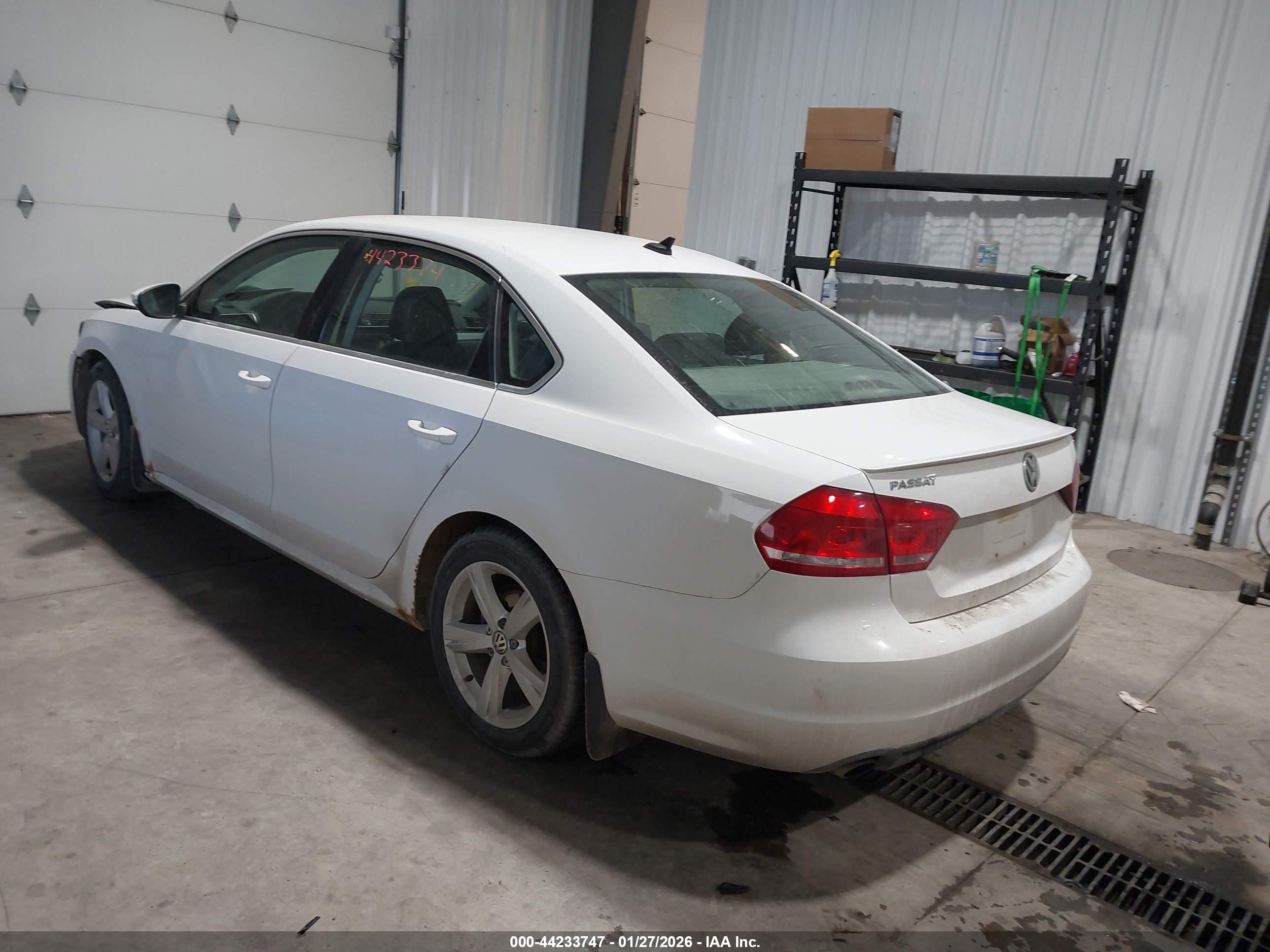 VOLKSWAGEN PASSAT image 3
