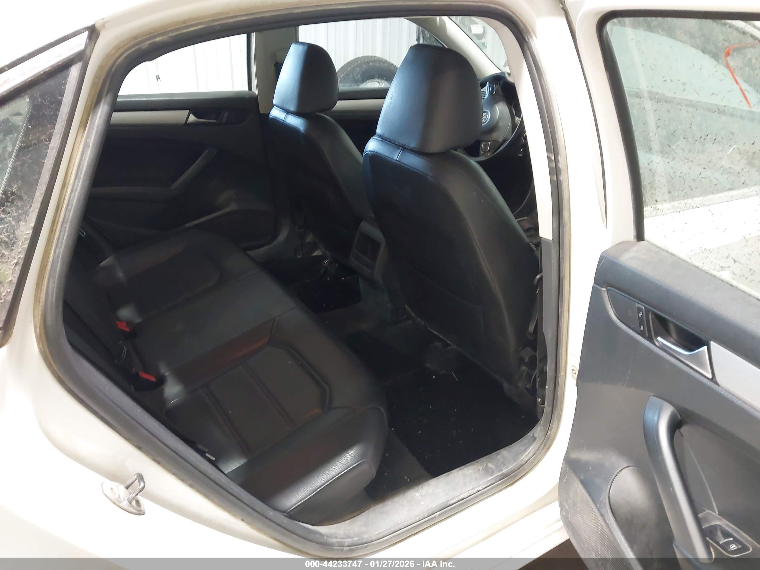 VOLKSWAGEN PASSAT image 8