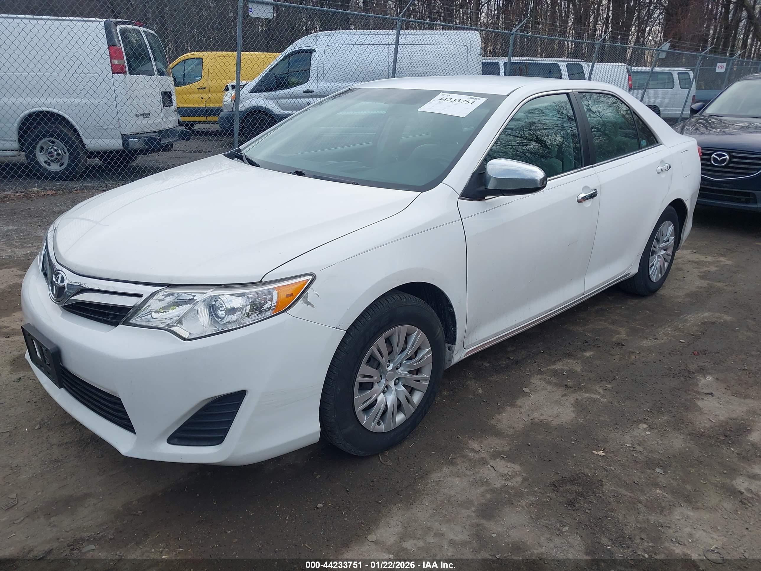 TOYOTA CAMRY image 2