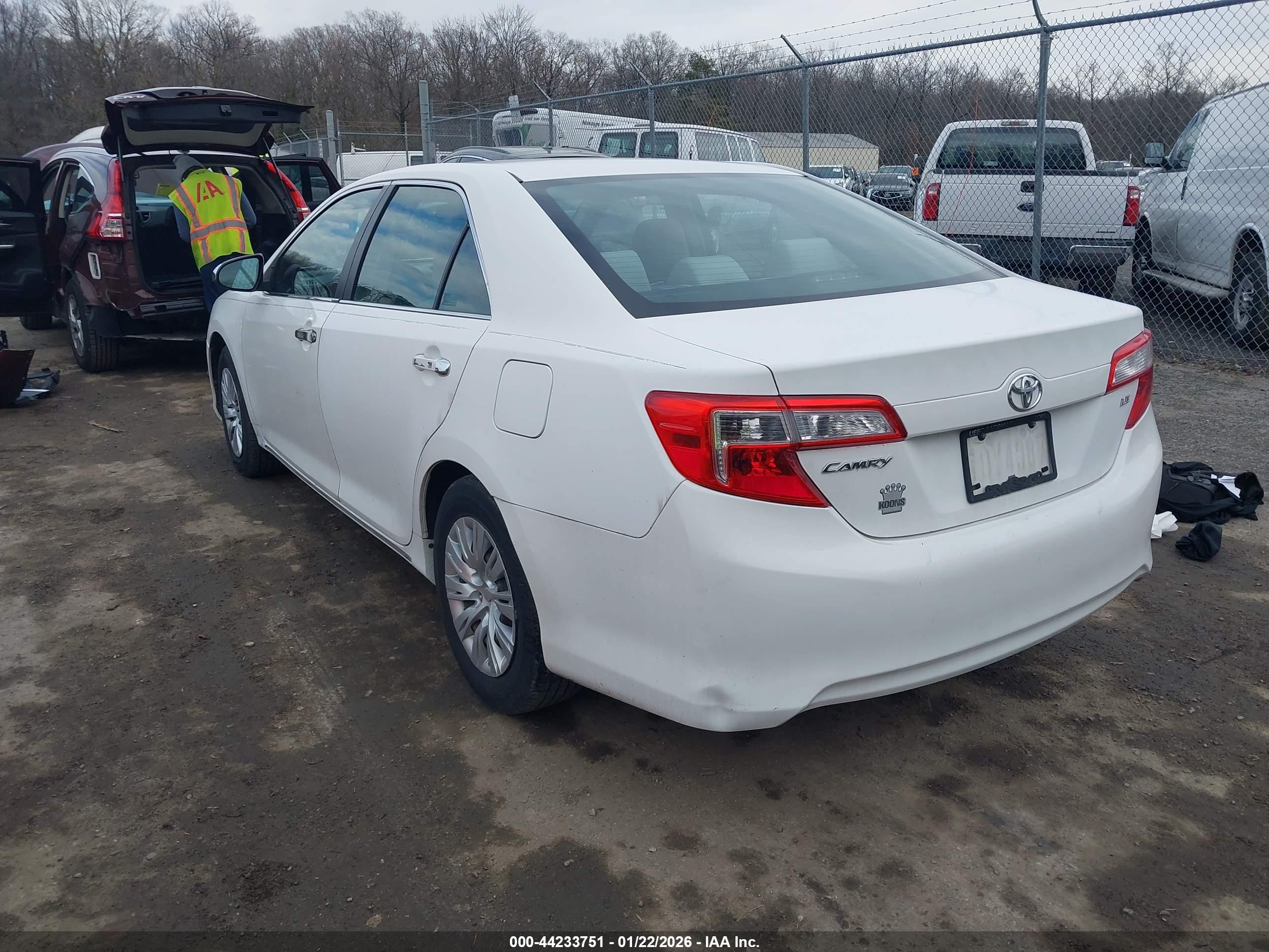 TOYOTA CAMRY image 3