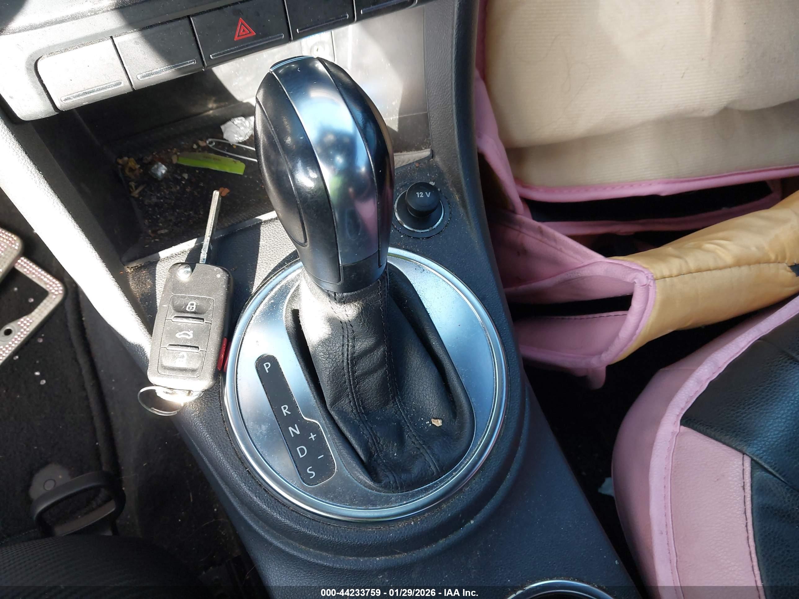 VOLKSWAGEN BEETLE image 11