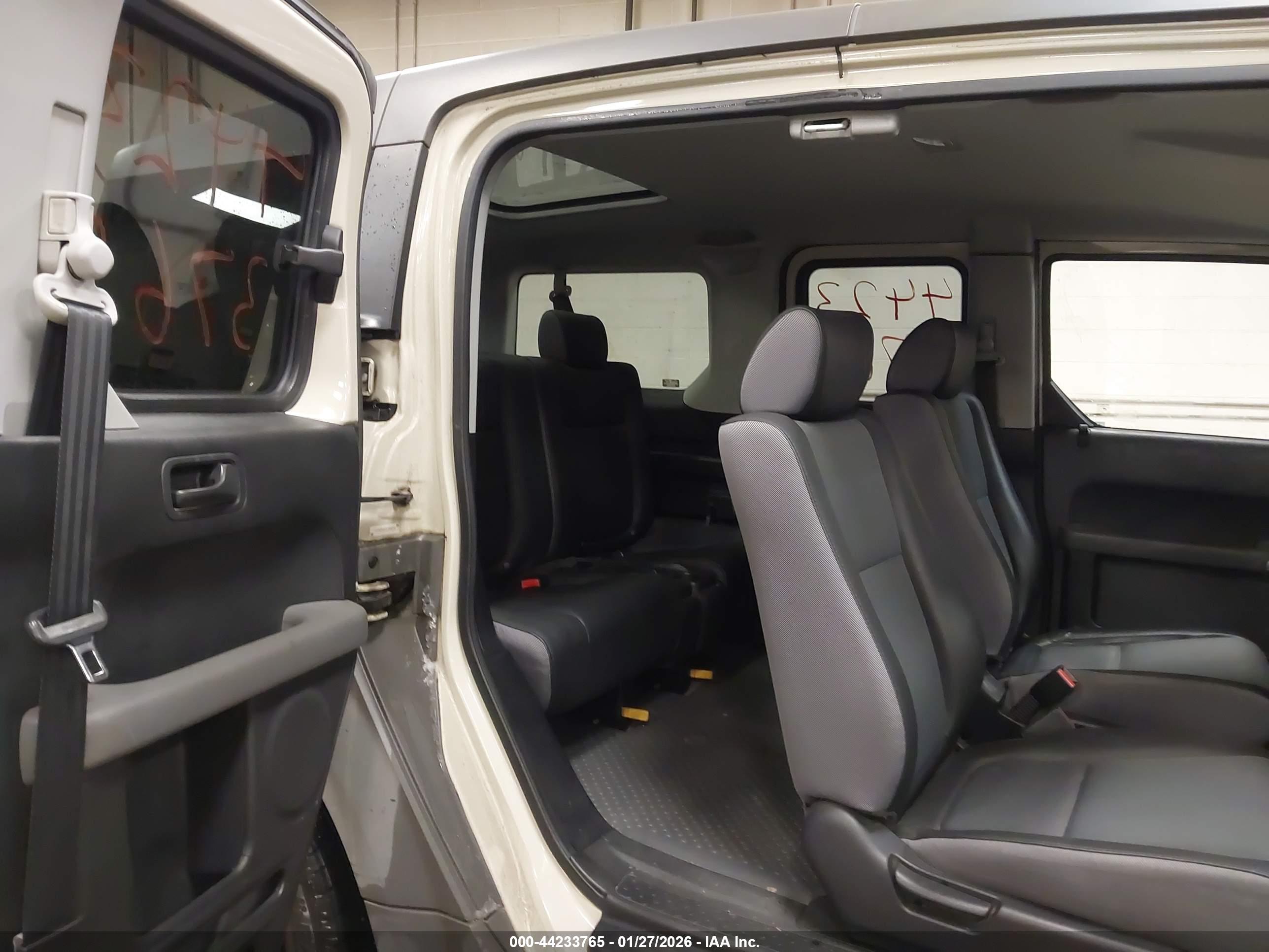 HONDA ELEMENT image 8