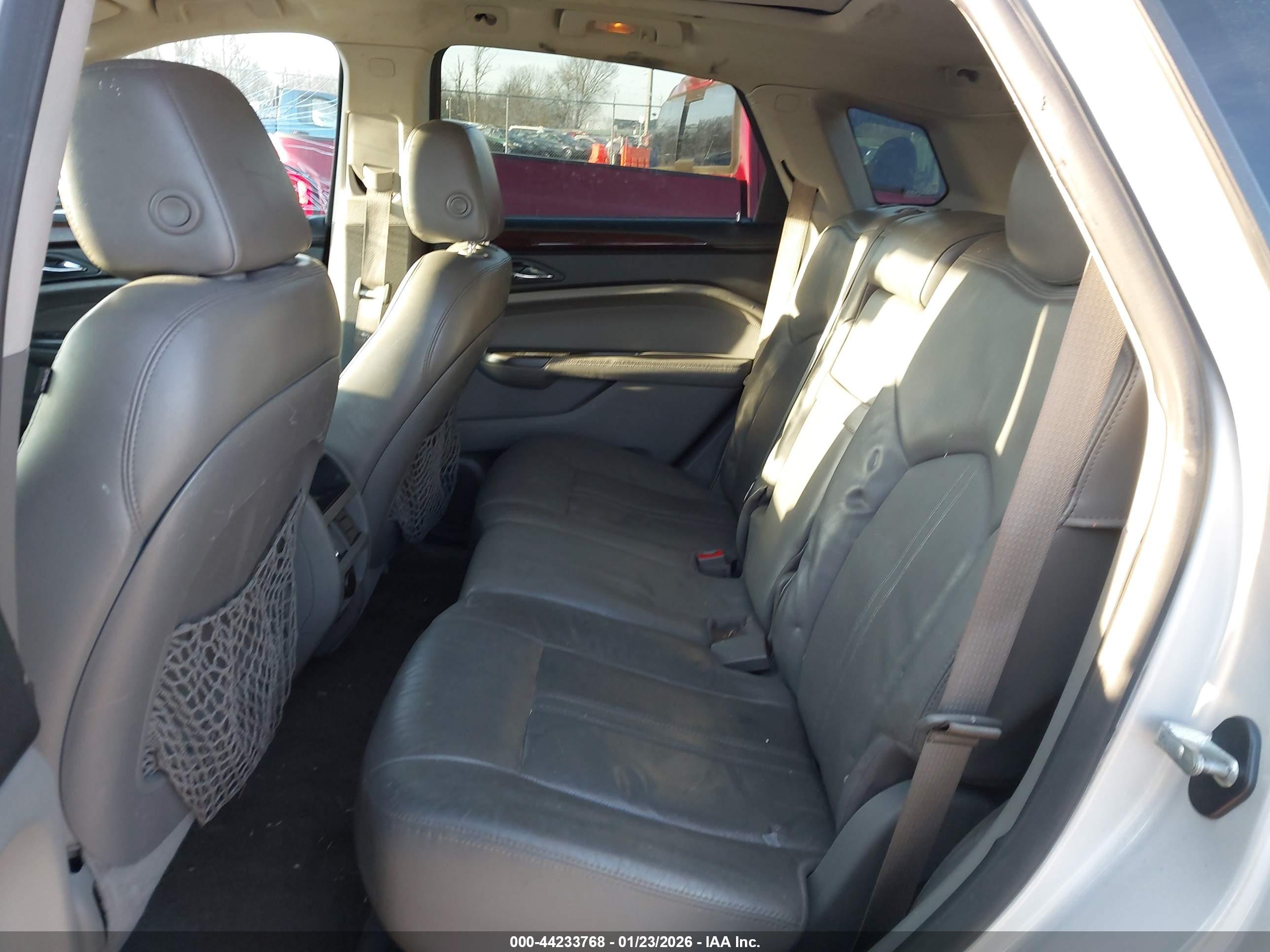 CADILLAC SRX image 8