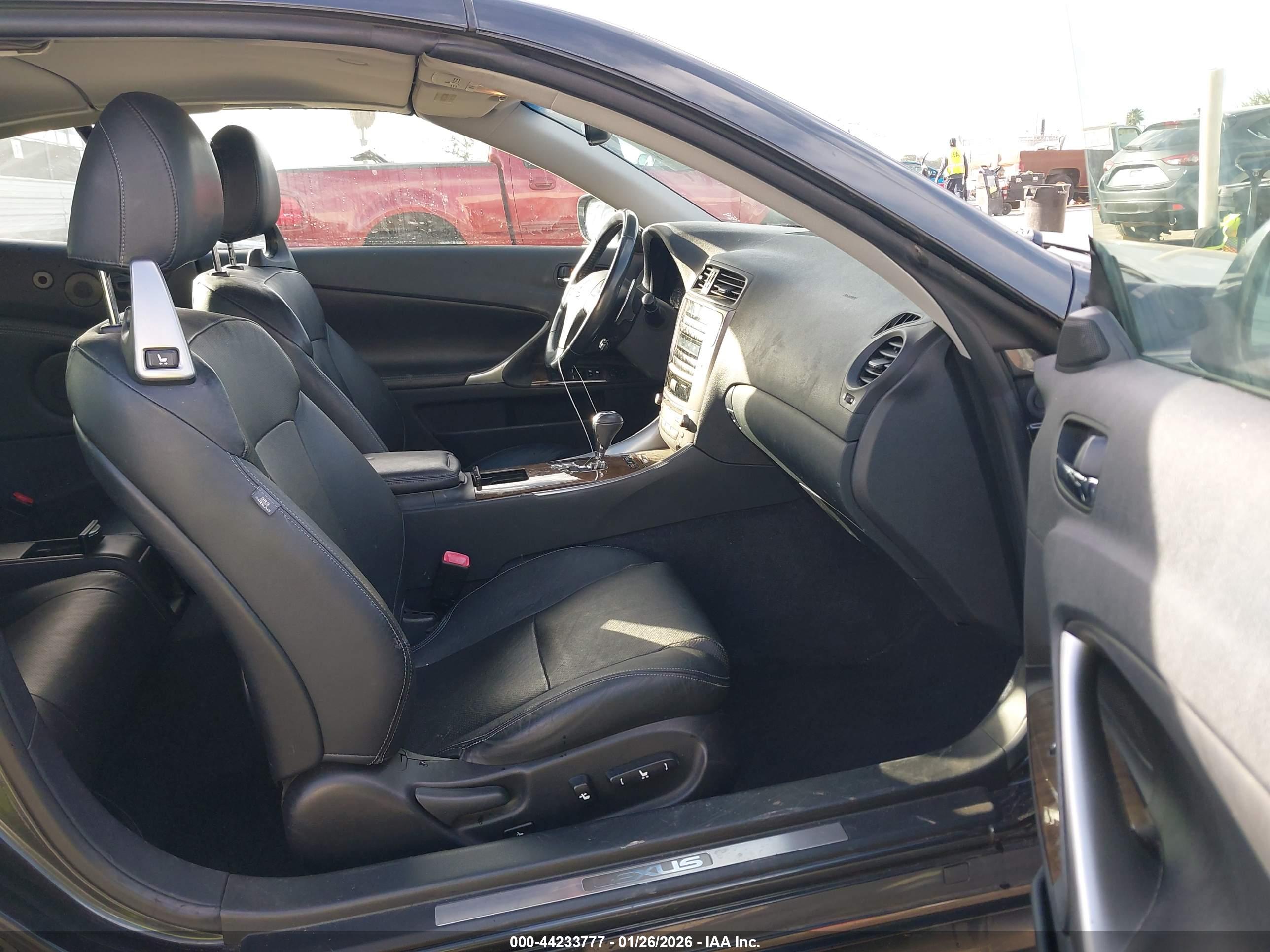 LEXUS IS image 5